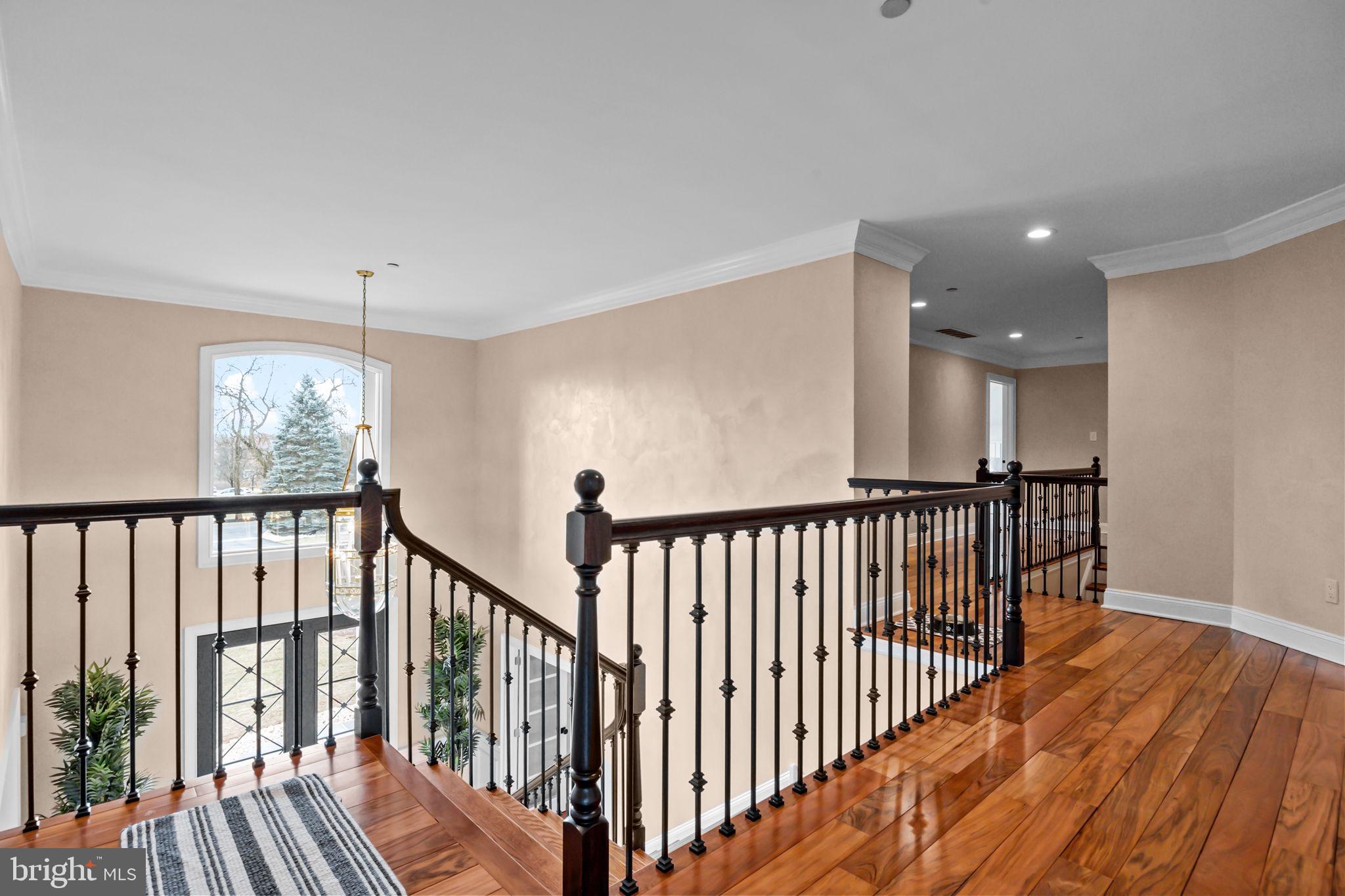 WHITE GATE - Residential