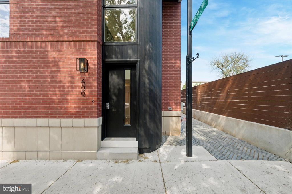 Photo of 616 N Brenna Walk, PHILADELPHIA, PA 19123 (MLS # PAPH2560932)