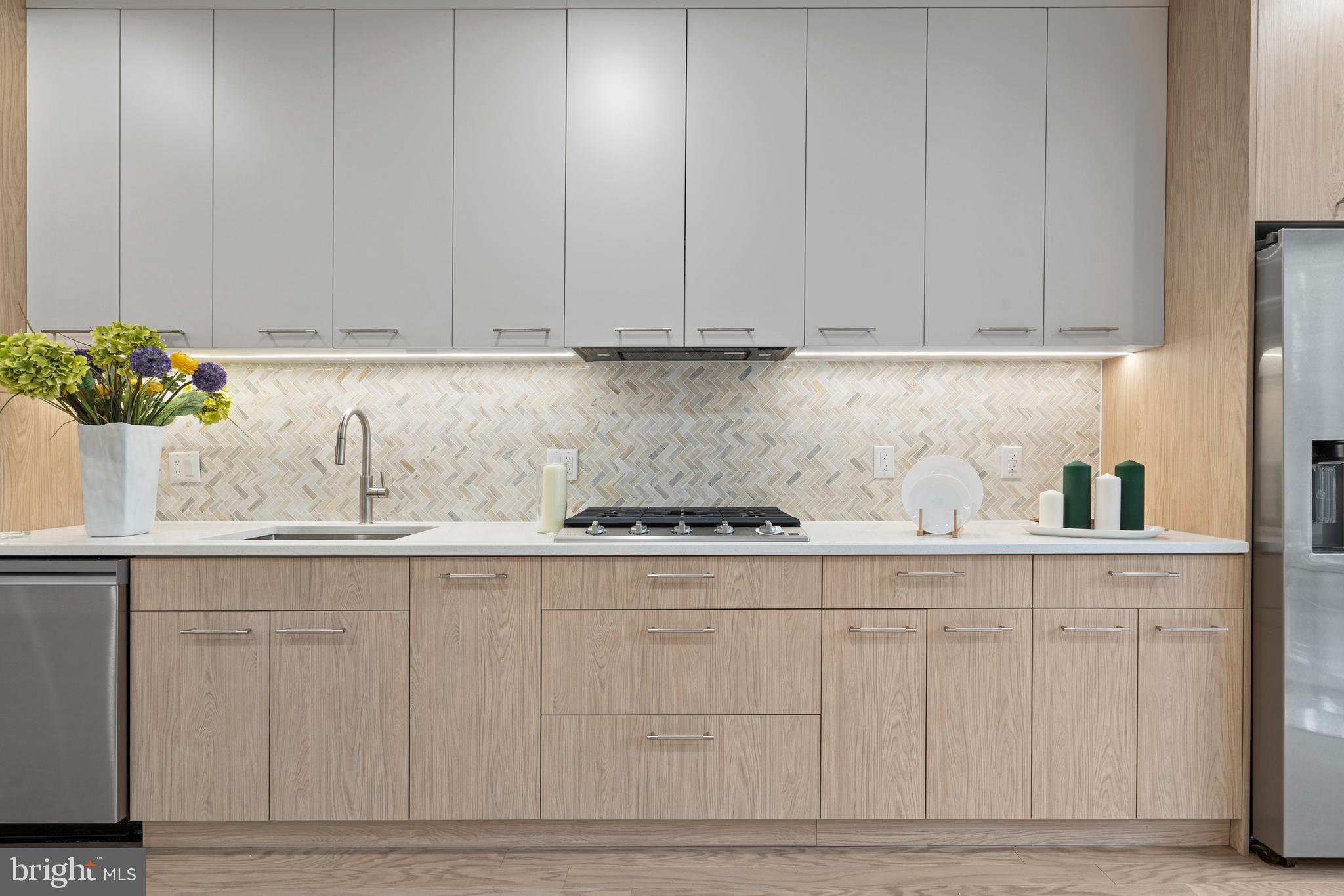 QUEEN VILLAGE - Residential