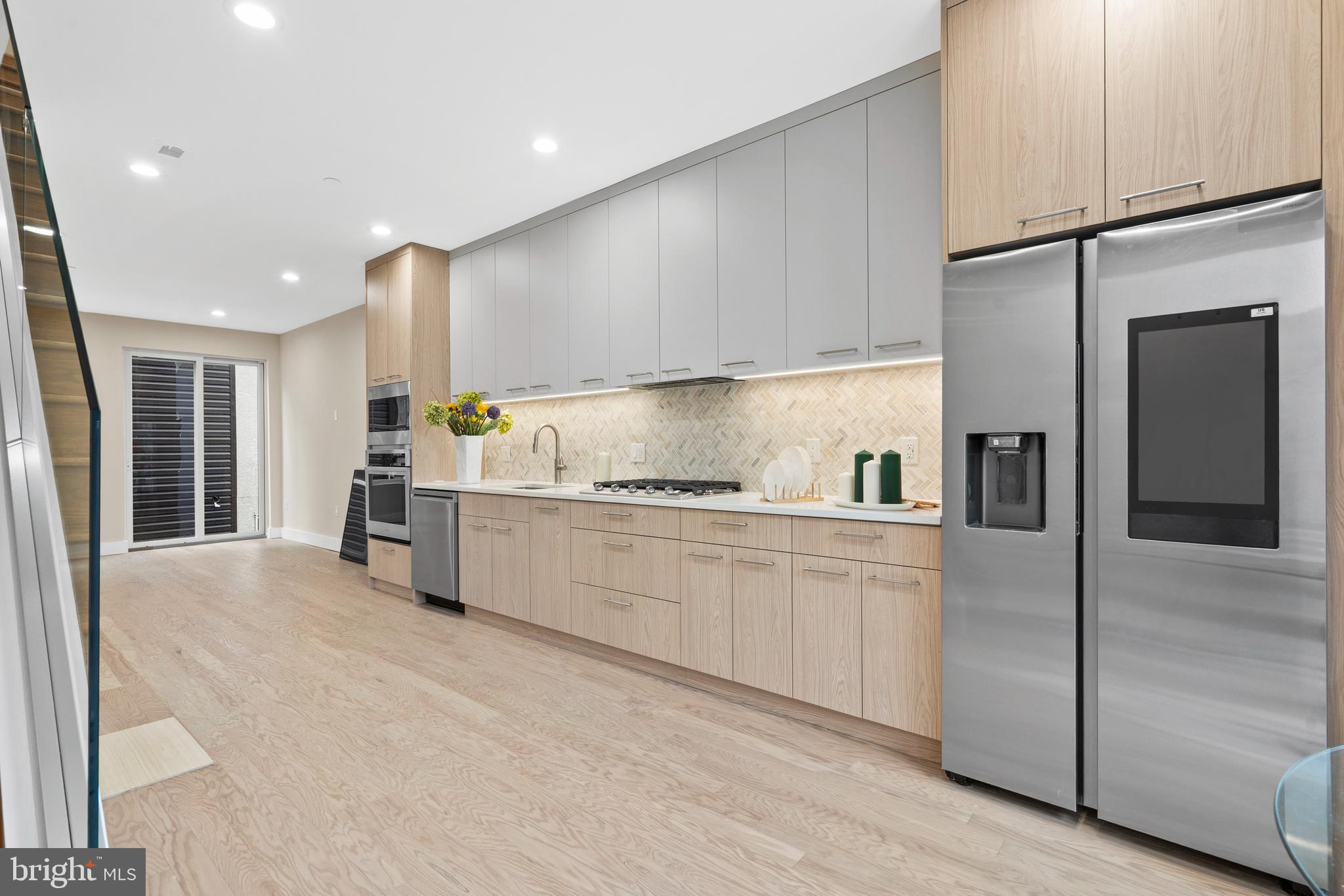 QUEEN VILLAGE - Residential