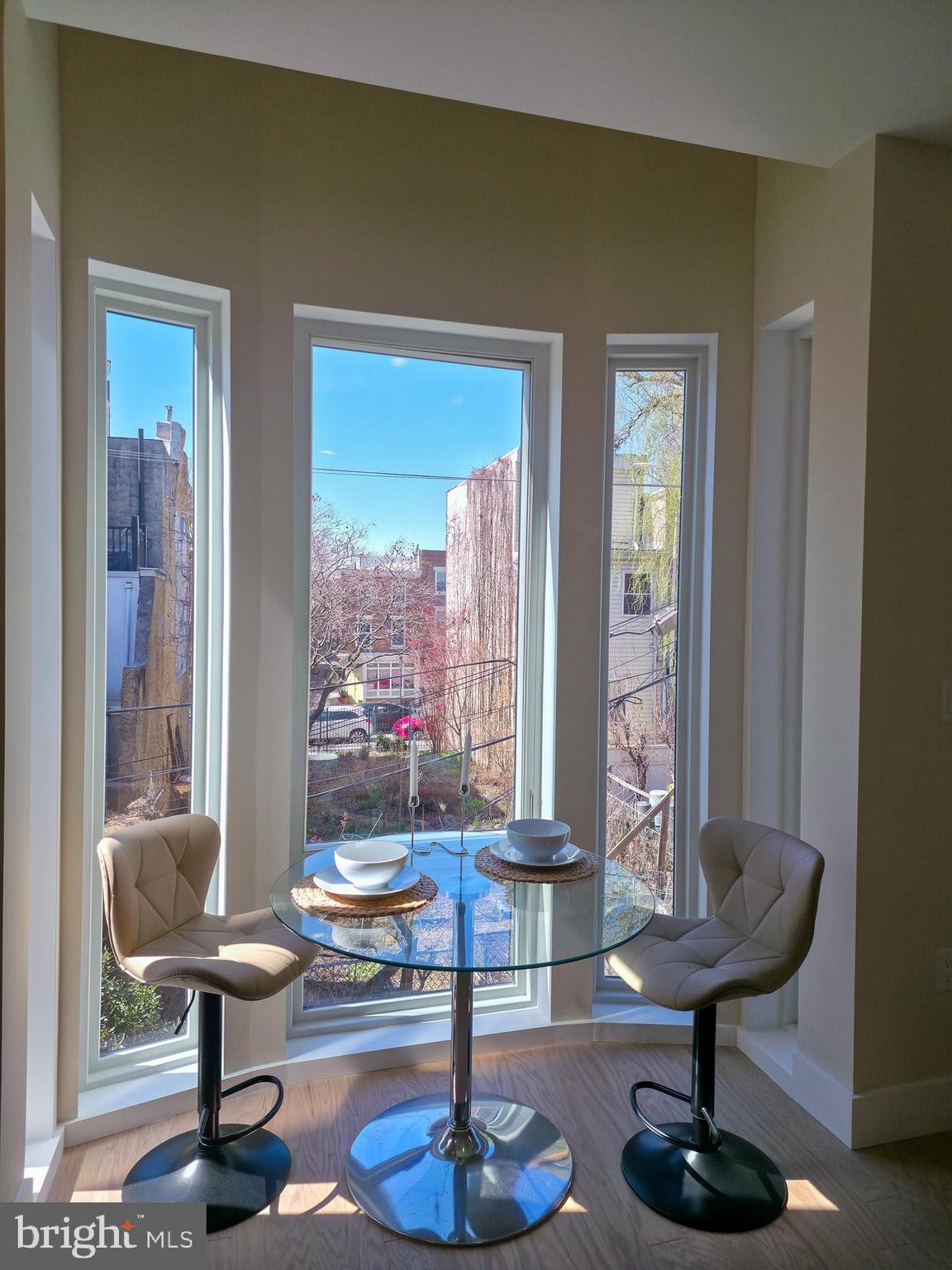 QUEEN VILLAGE - Residential