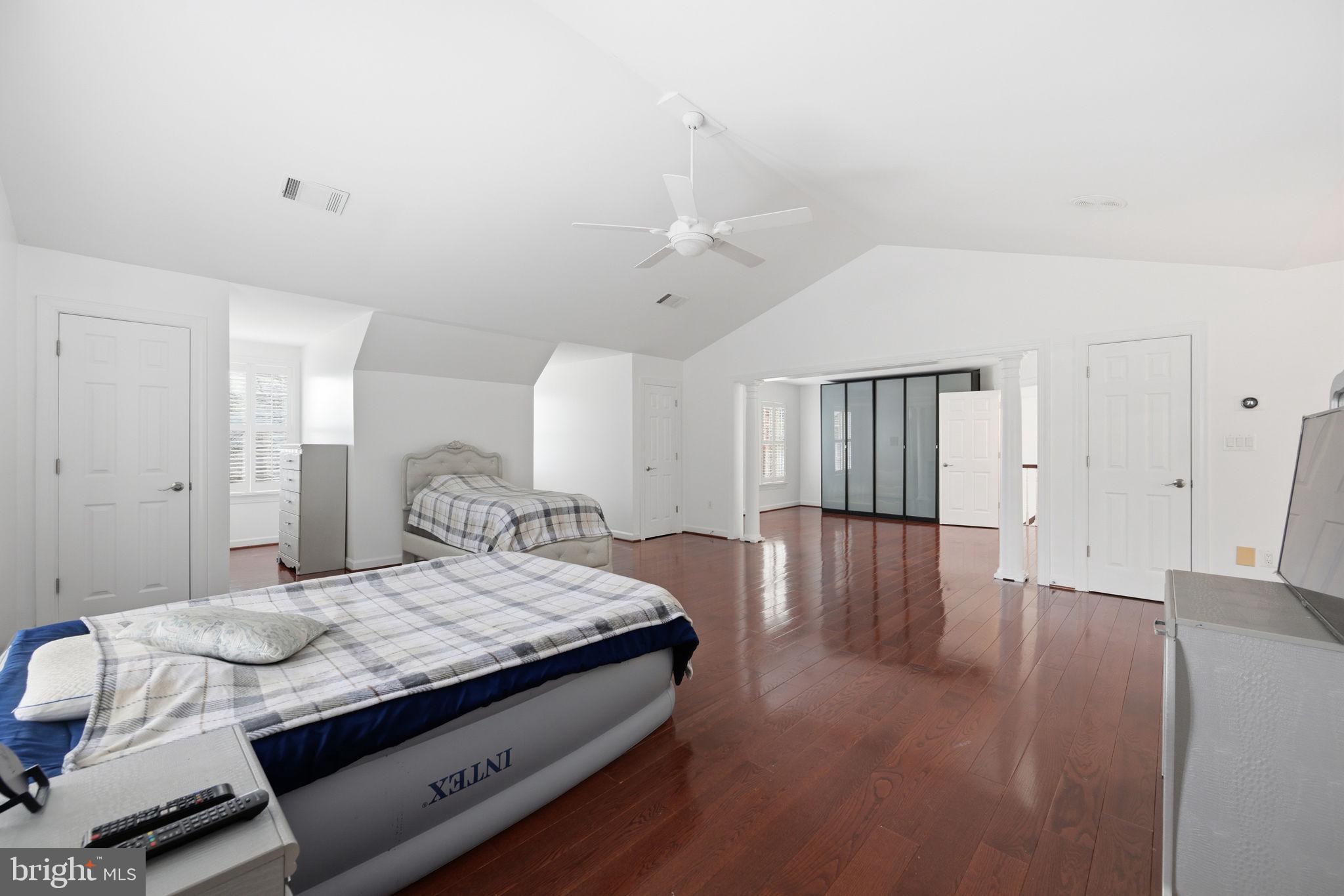 JAMES CREEK - Residential