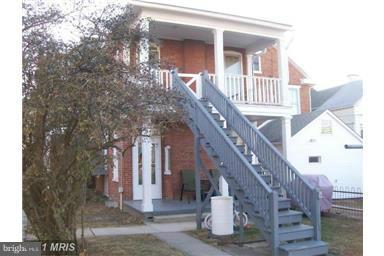 EFFICIENCY APARTMENT IN GREENCASTLE W/ CLOSE PROXIMITY TO I-81, COVERED REAR PORCH W/ STAIRS TO REAR LAWN & PARKING, WOOD FLOOR IN BEDROOM & LIVING ROOM, EFFICIENCY KITCHEN EQUIPPED W/ REFRIGERATOR & ELECTRIC STOVE, FULL BATH W/ SHOWER, NO SMOKING, NO PETS, GOOD CREDIT