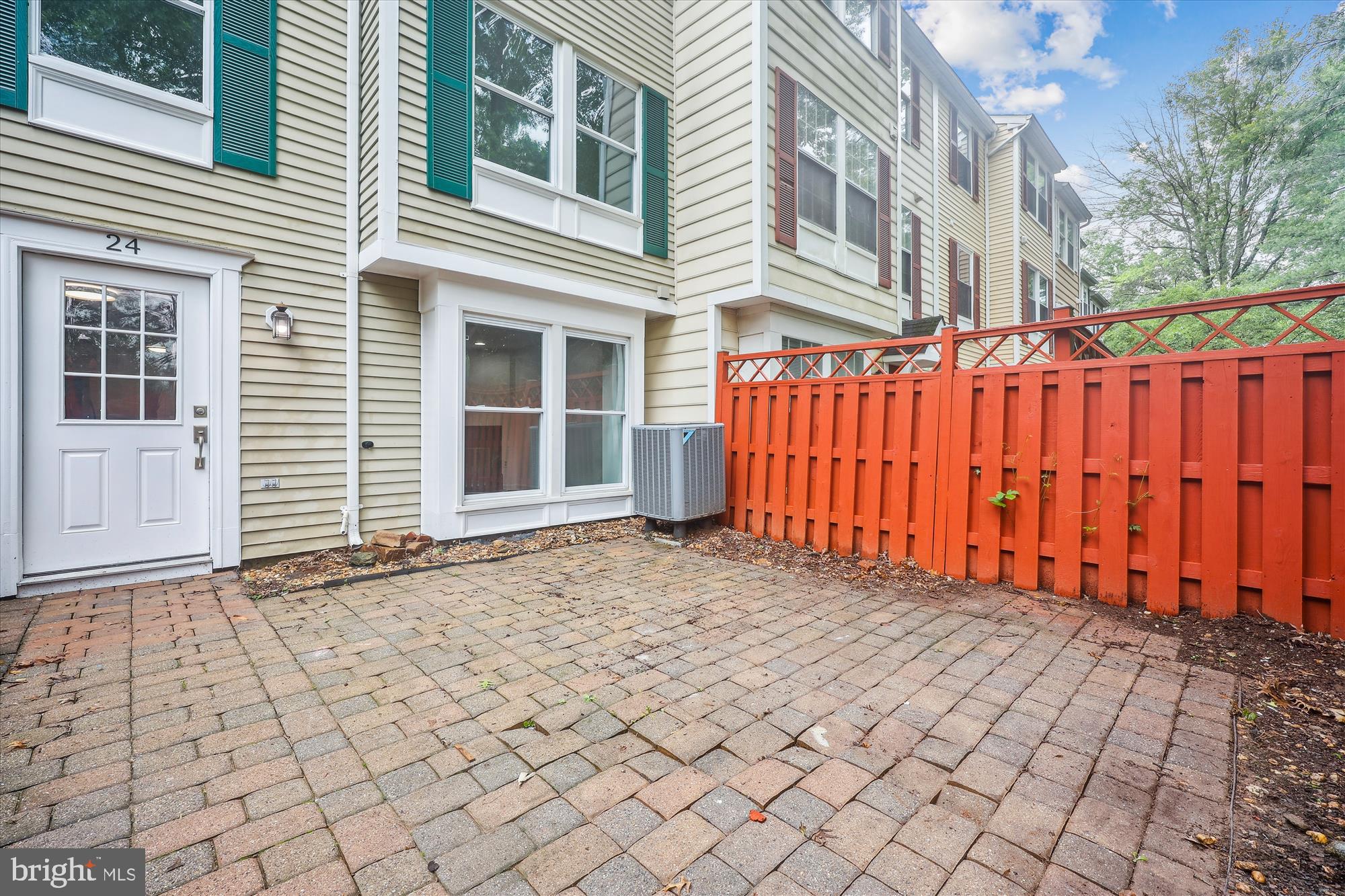 24 WHITECHURCH COURT