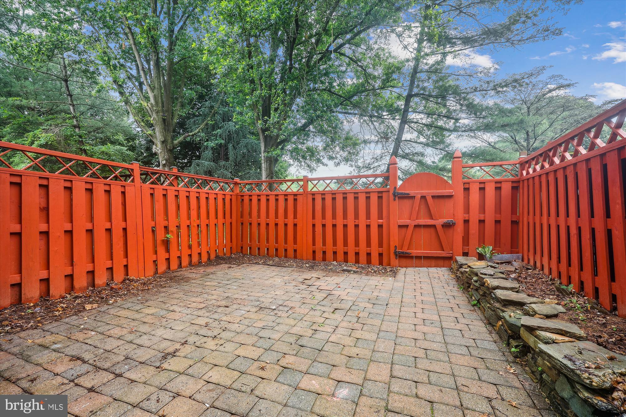 24 WHITECHURCH COURT