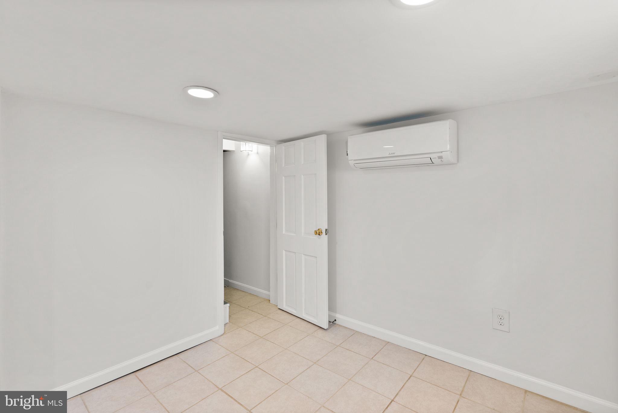 HYATTSVILLE HILLS - Residential