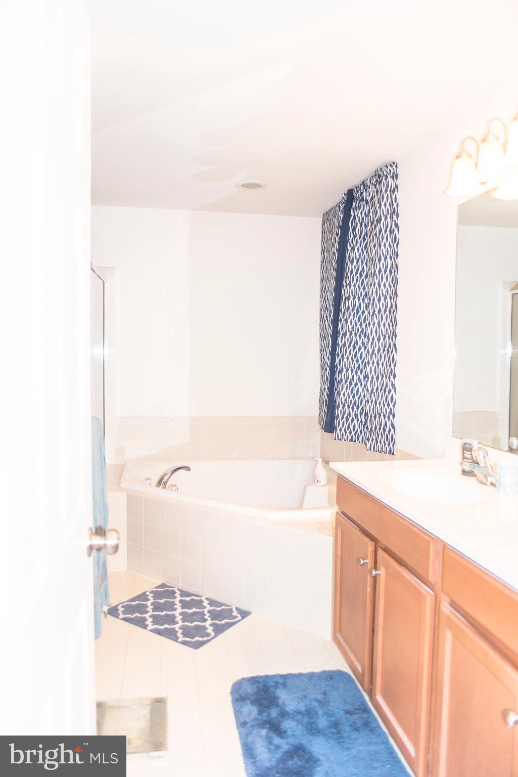 LAKELAND PLACE - Residential