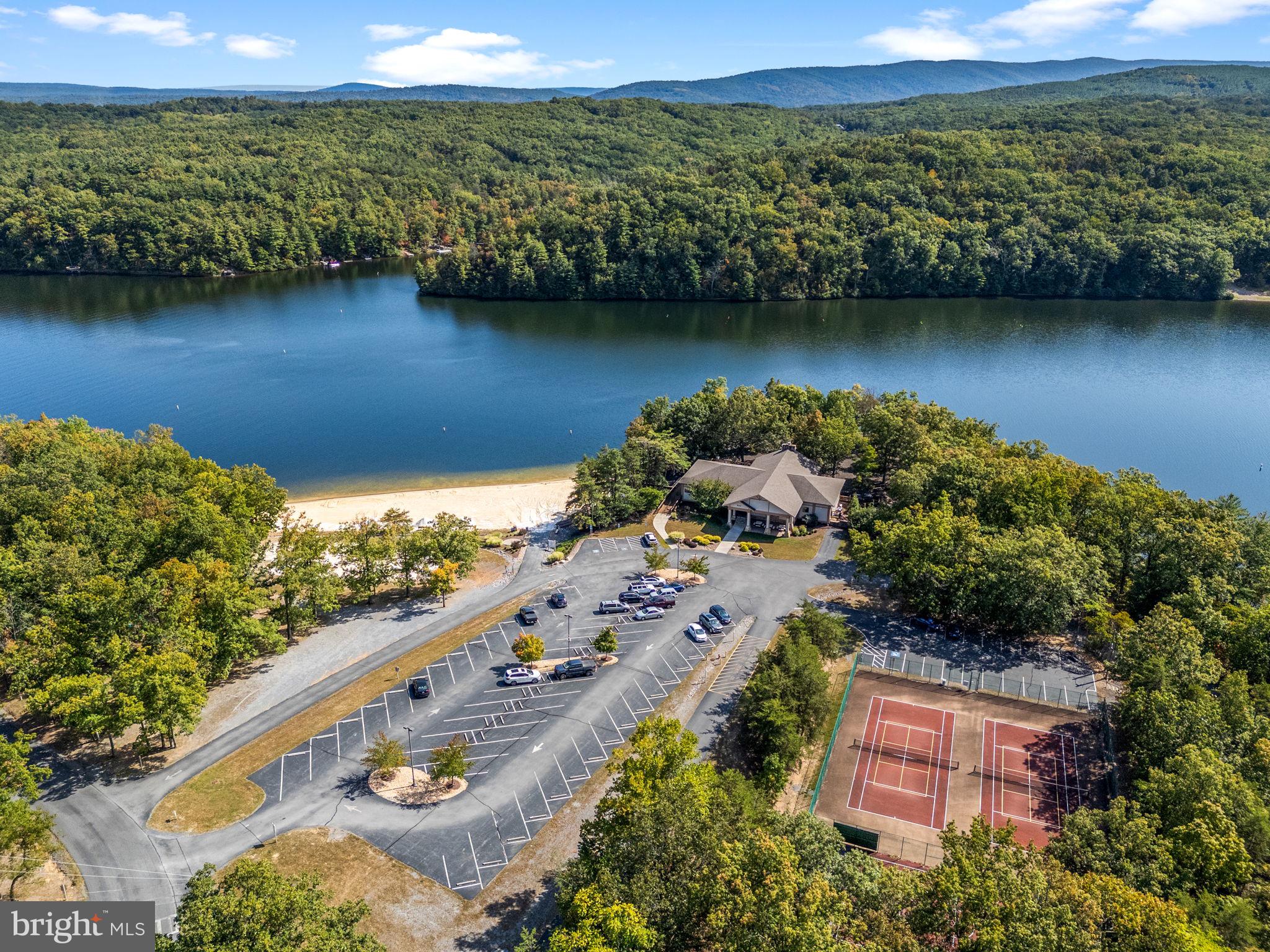 LAKE HOLIDAY ESTATES - Residential