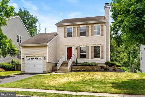 66 Arrowhead Drive, Burlington Township, NJ MLS: NJBL2114412