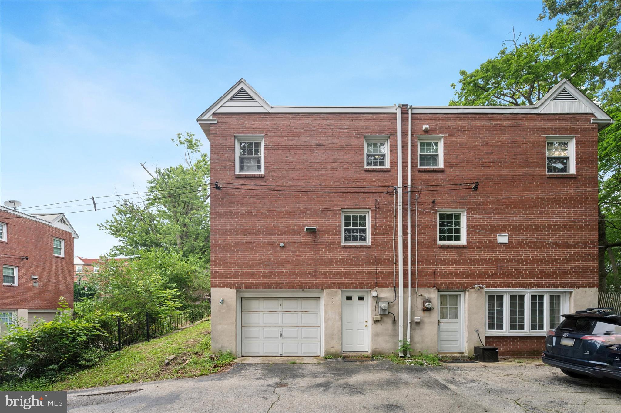 HOLLY HOUSE - Residential