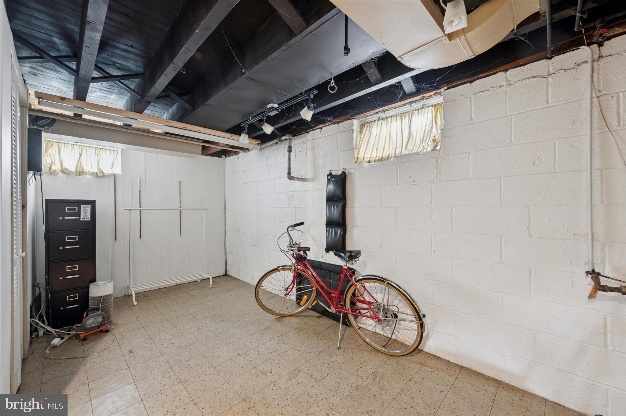 HOLLY HOUSE - Residential