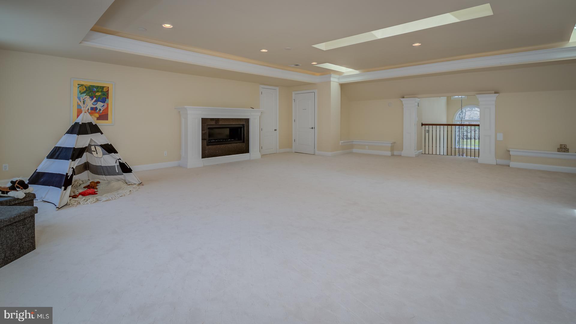 WOODSIDE ESTATES - Residential