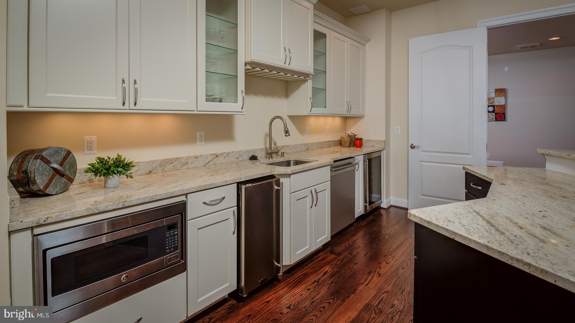 WOODSIDE ESTATES - Residential