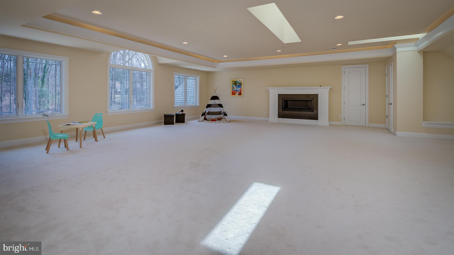 WOODSIDE ESTATES - Residential