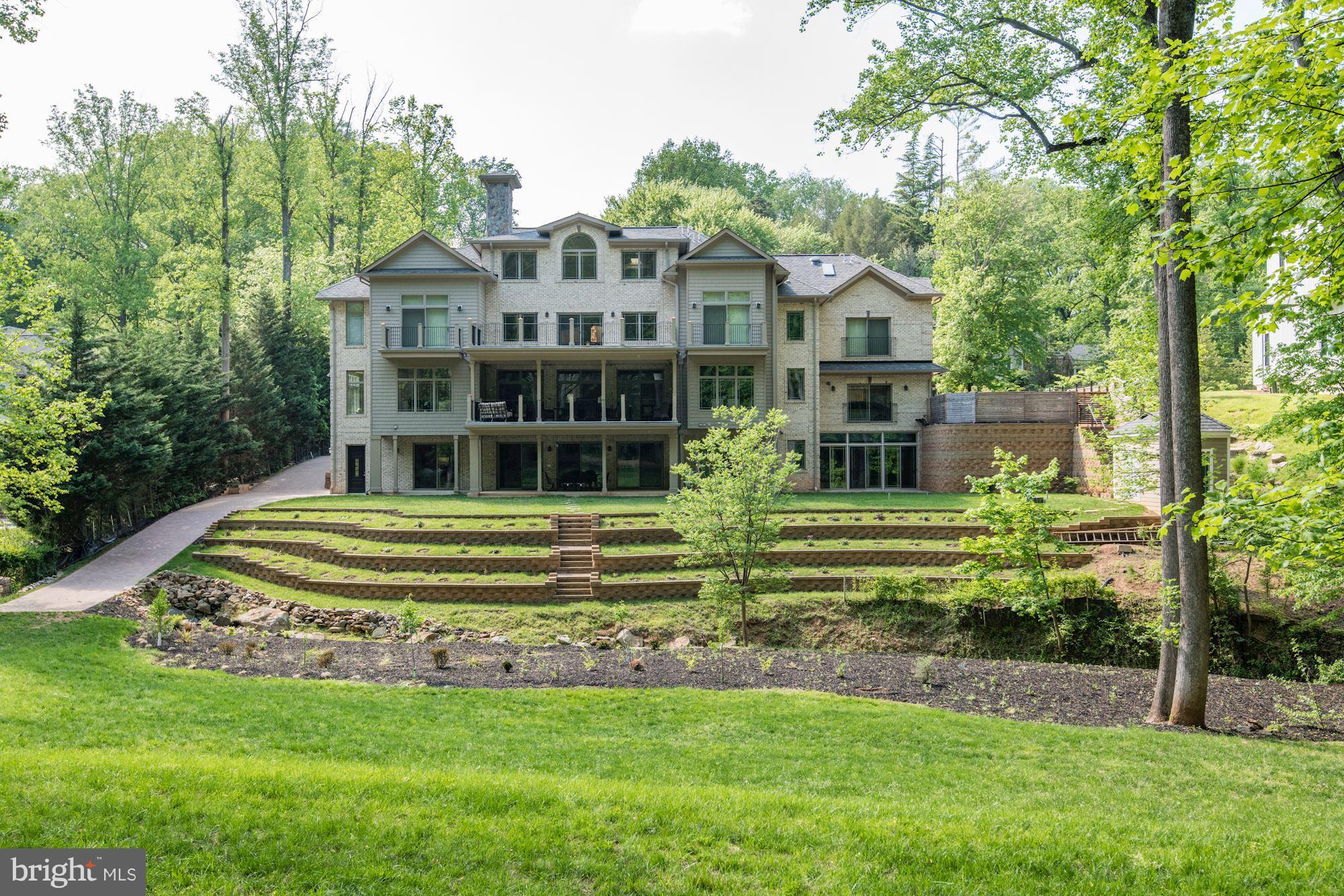 WOODSIDE ESTATES - Residential