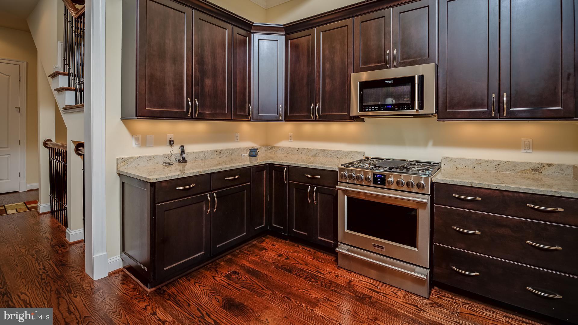 WOODSIDE ESTATES - Residential