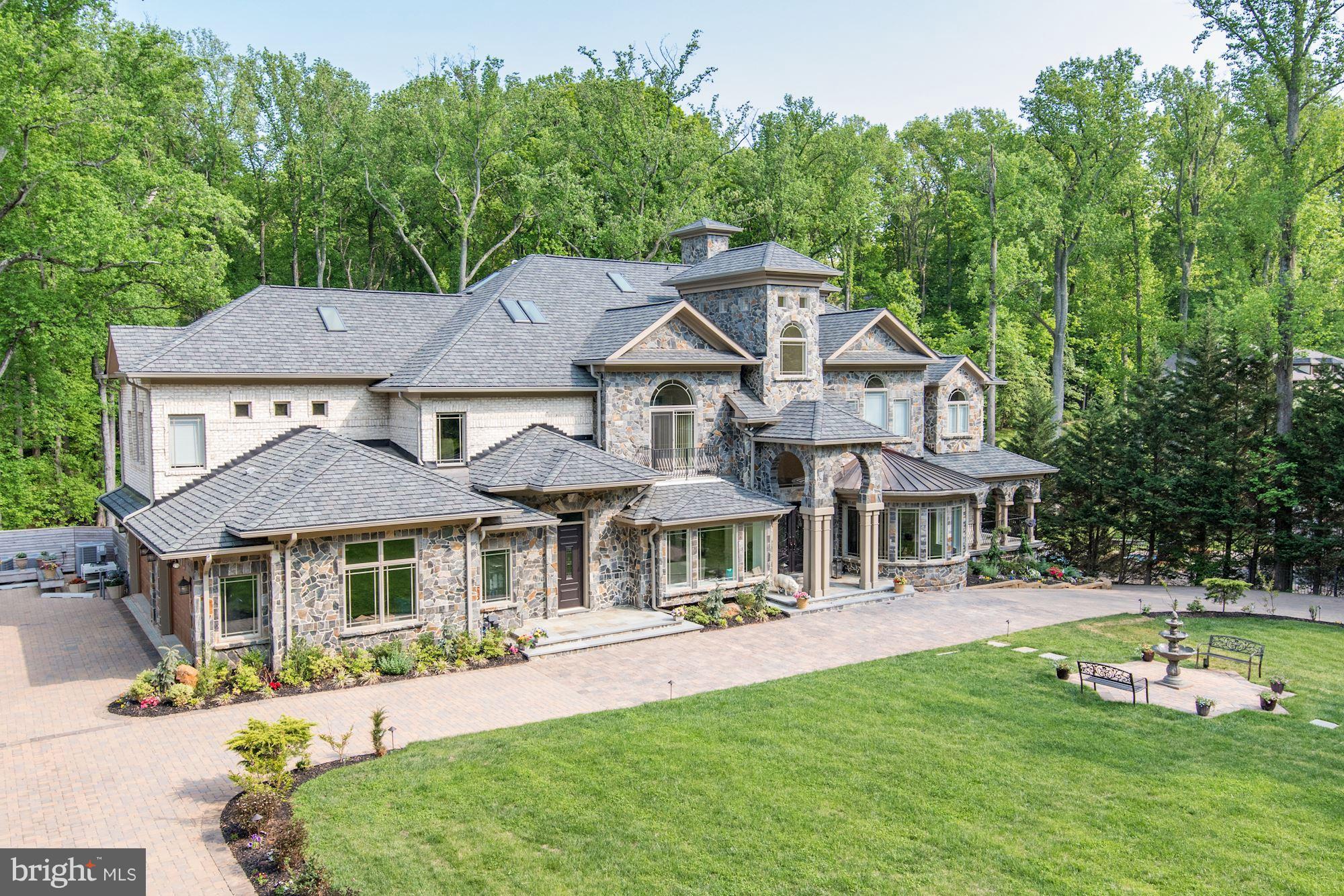 WOODSIDE ESTATES - Residential