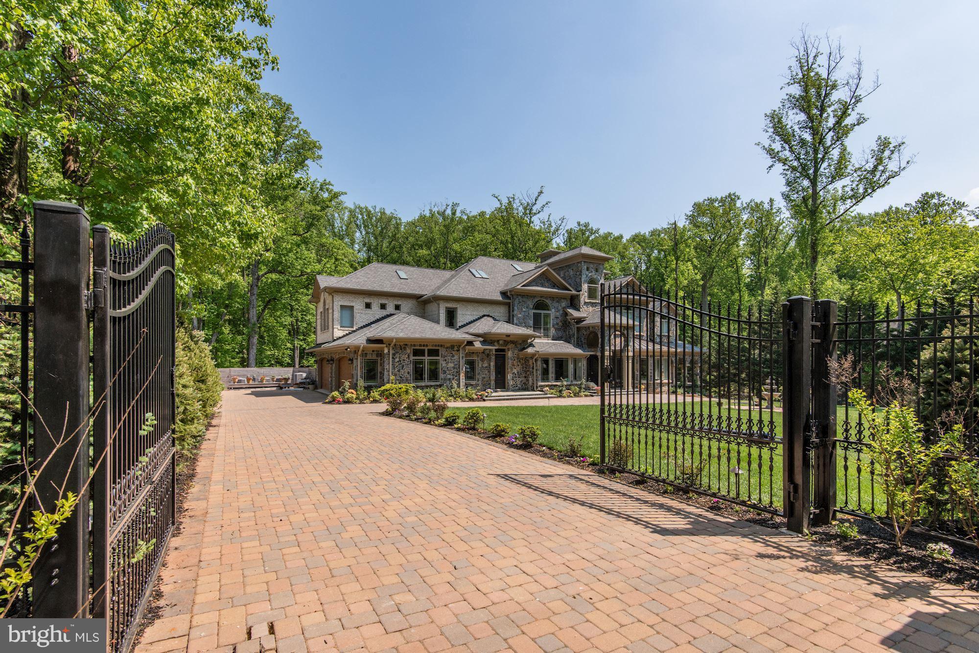 WOODSIDE ESTATES - Residential