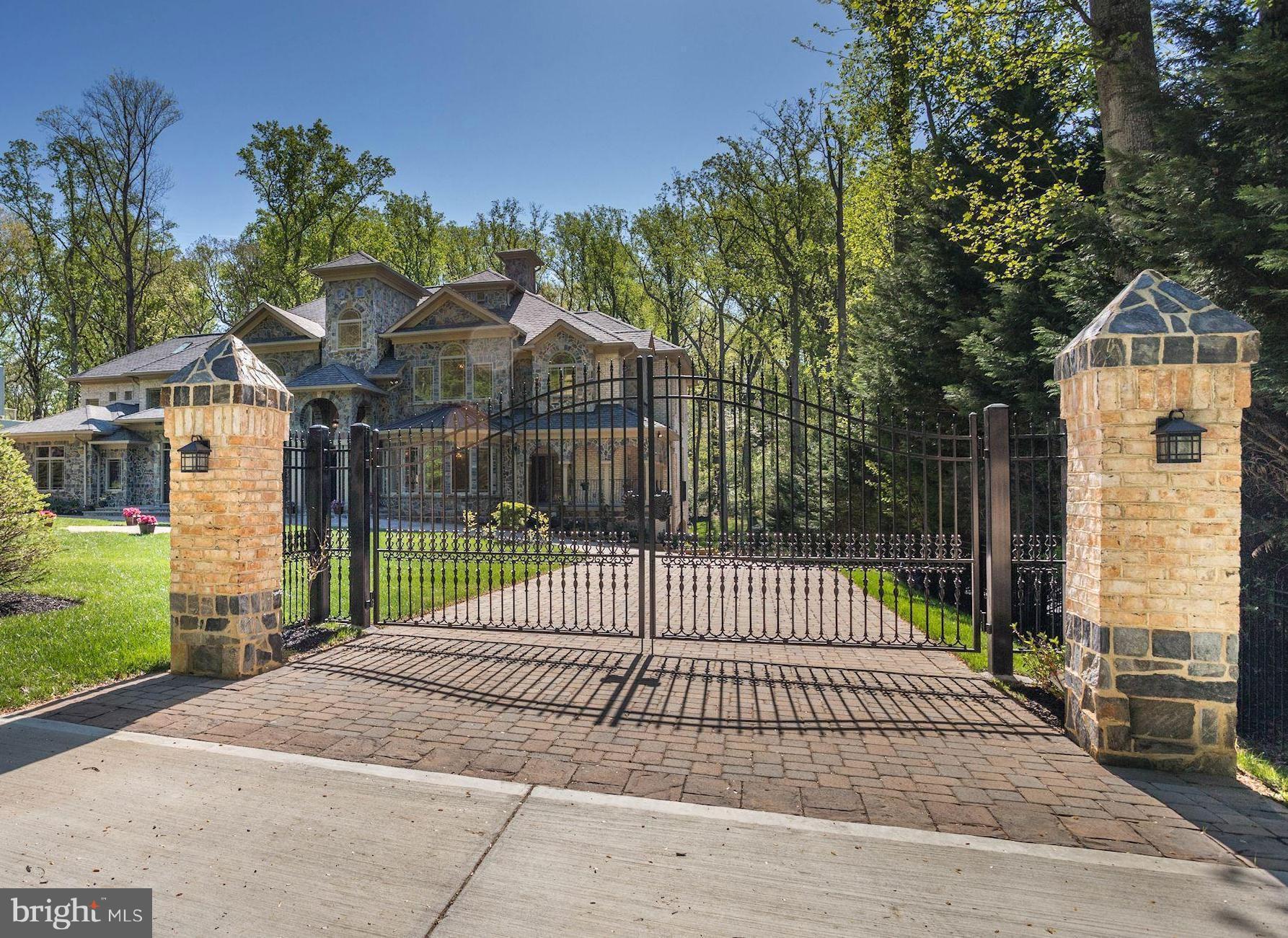 WOODSIDE ESTATES - Residential