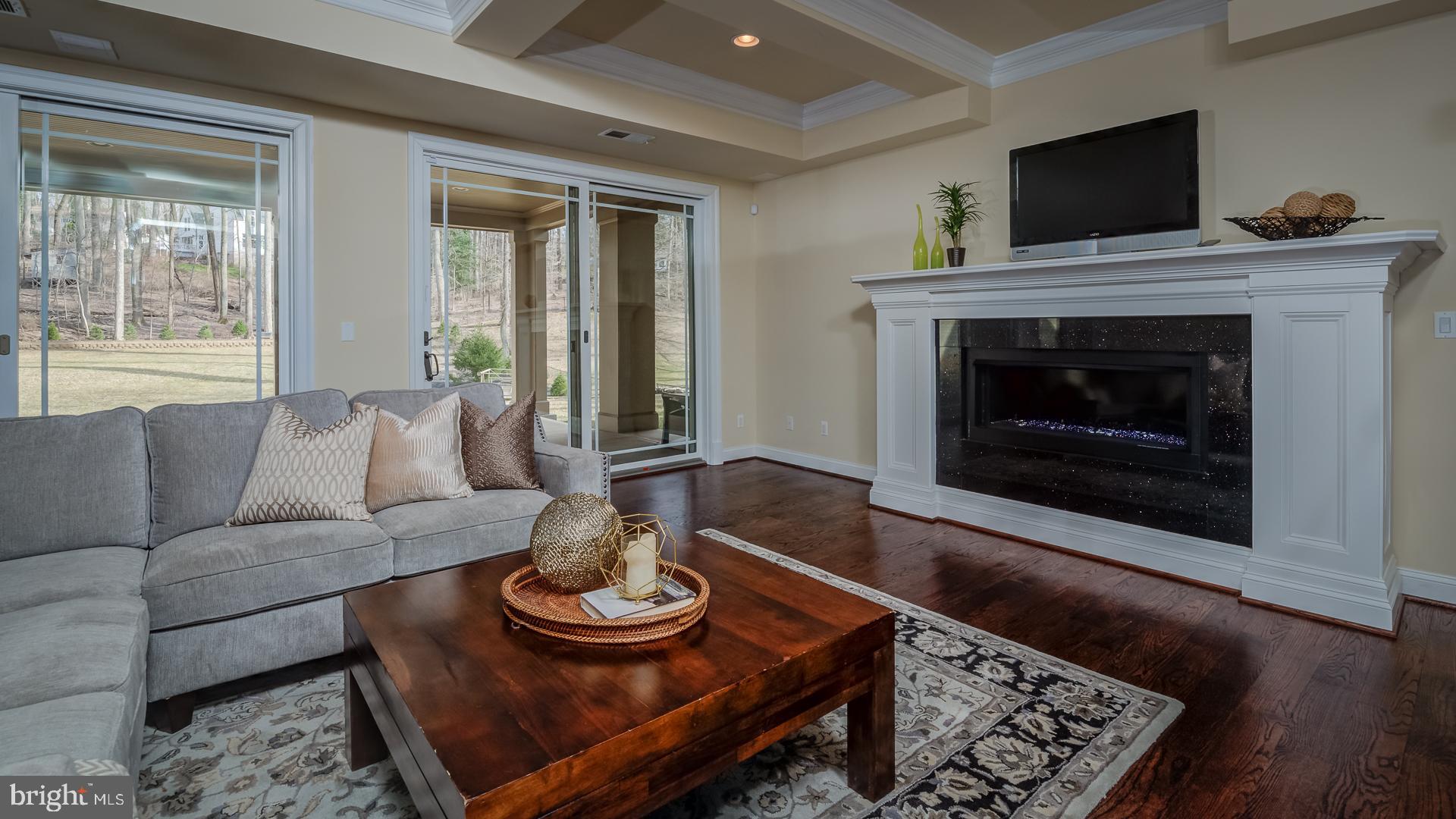 WOODSIDE ESTATES - Residential