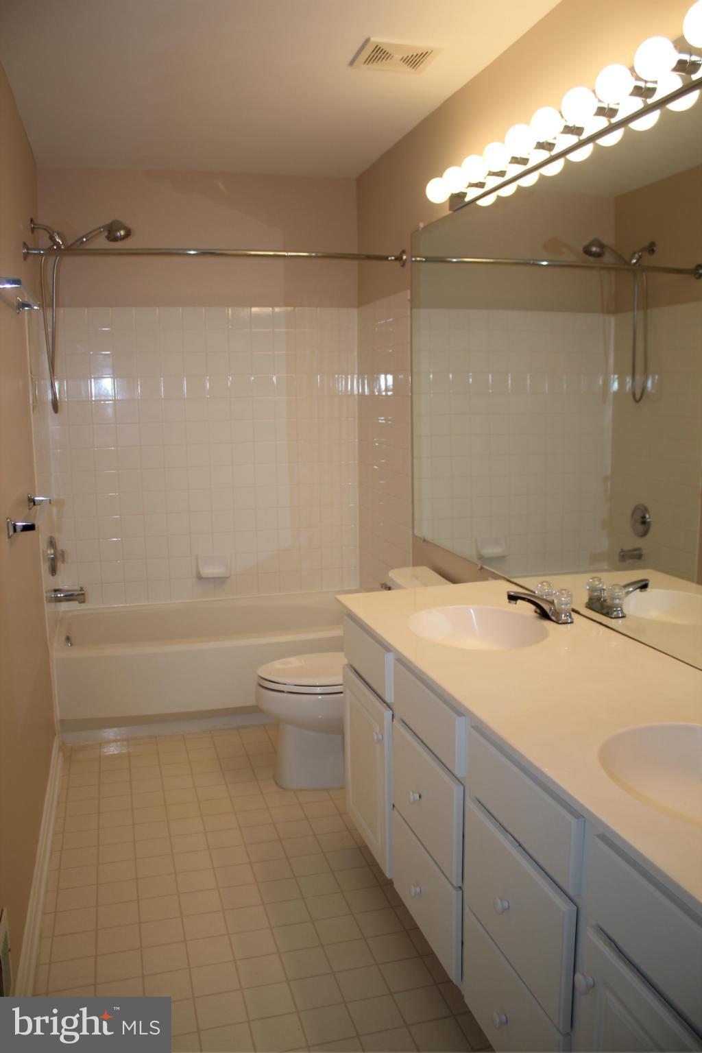 PARKWAY PLAZA - Residential Lease