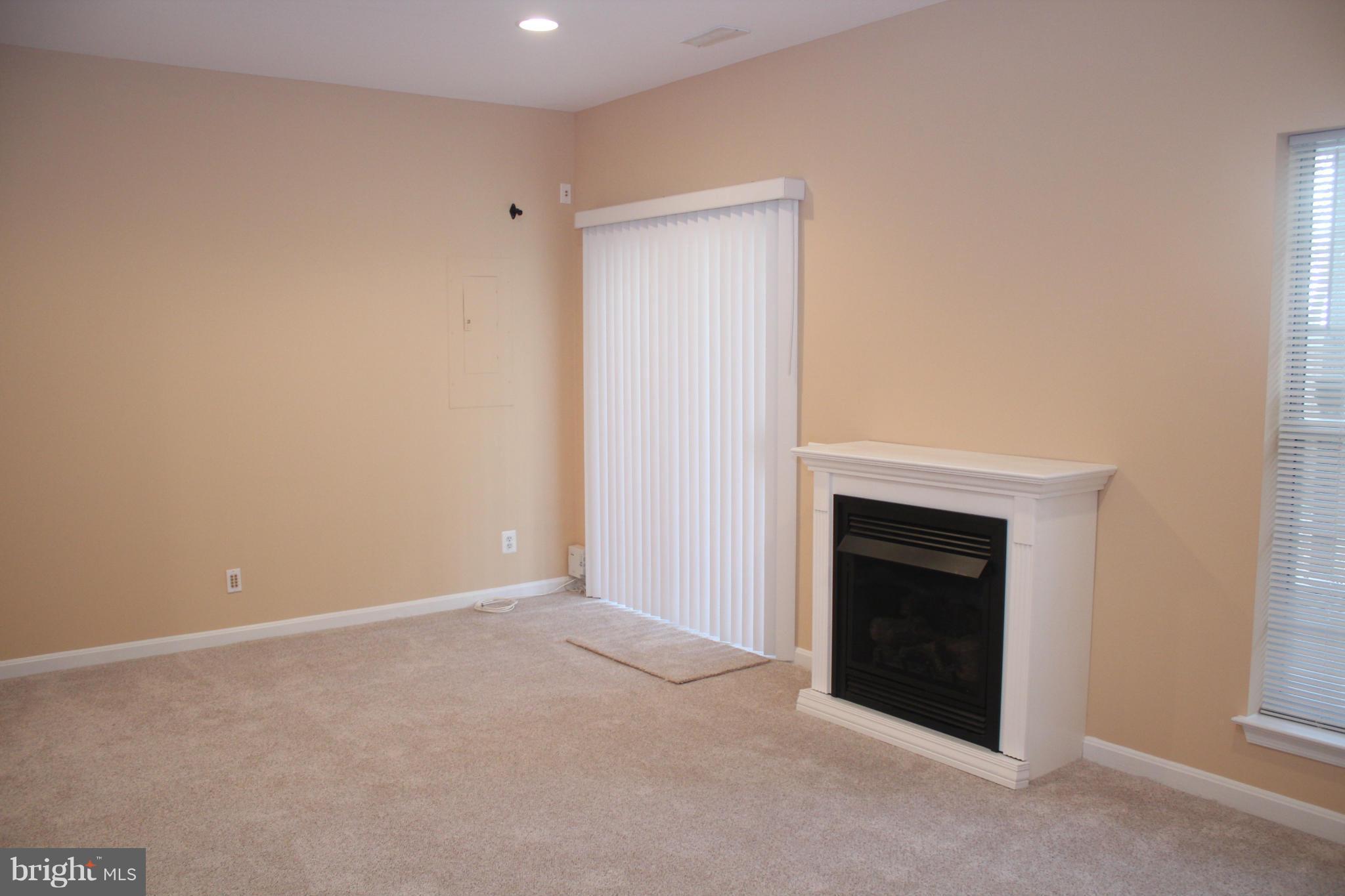 PARKWAY PLAZA - Residential Lease