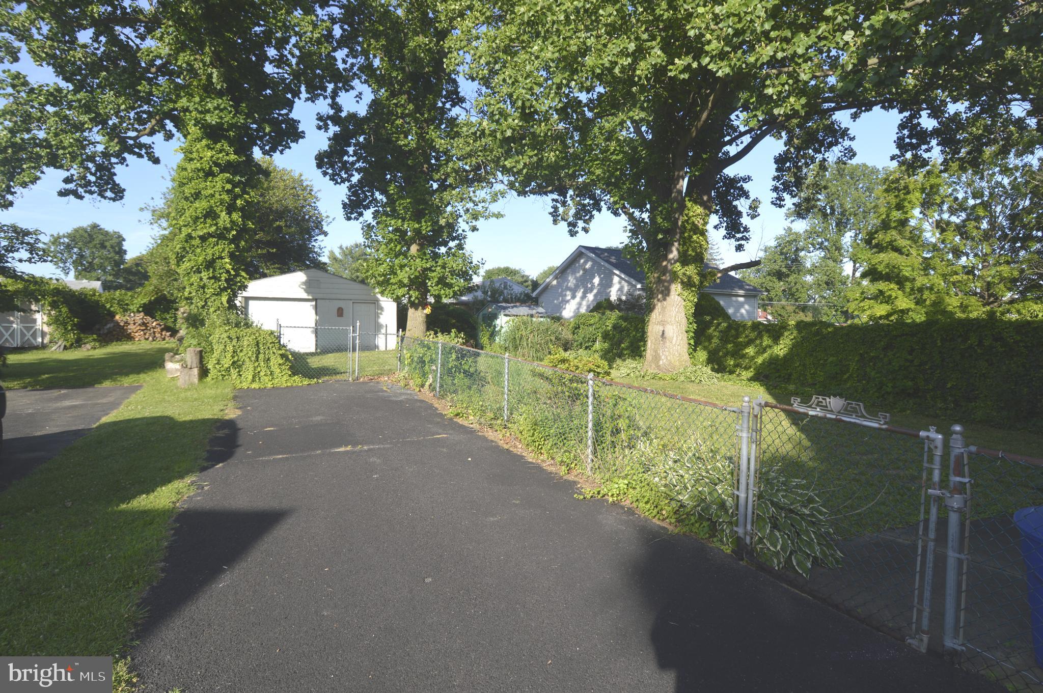 BAUERNSCHMIDT MANOR - Residential