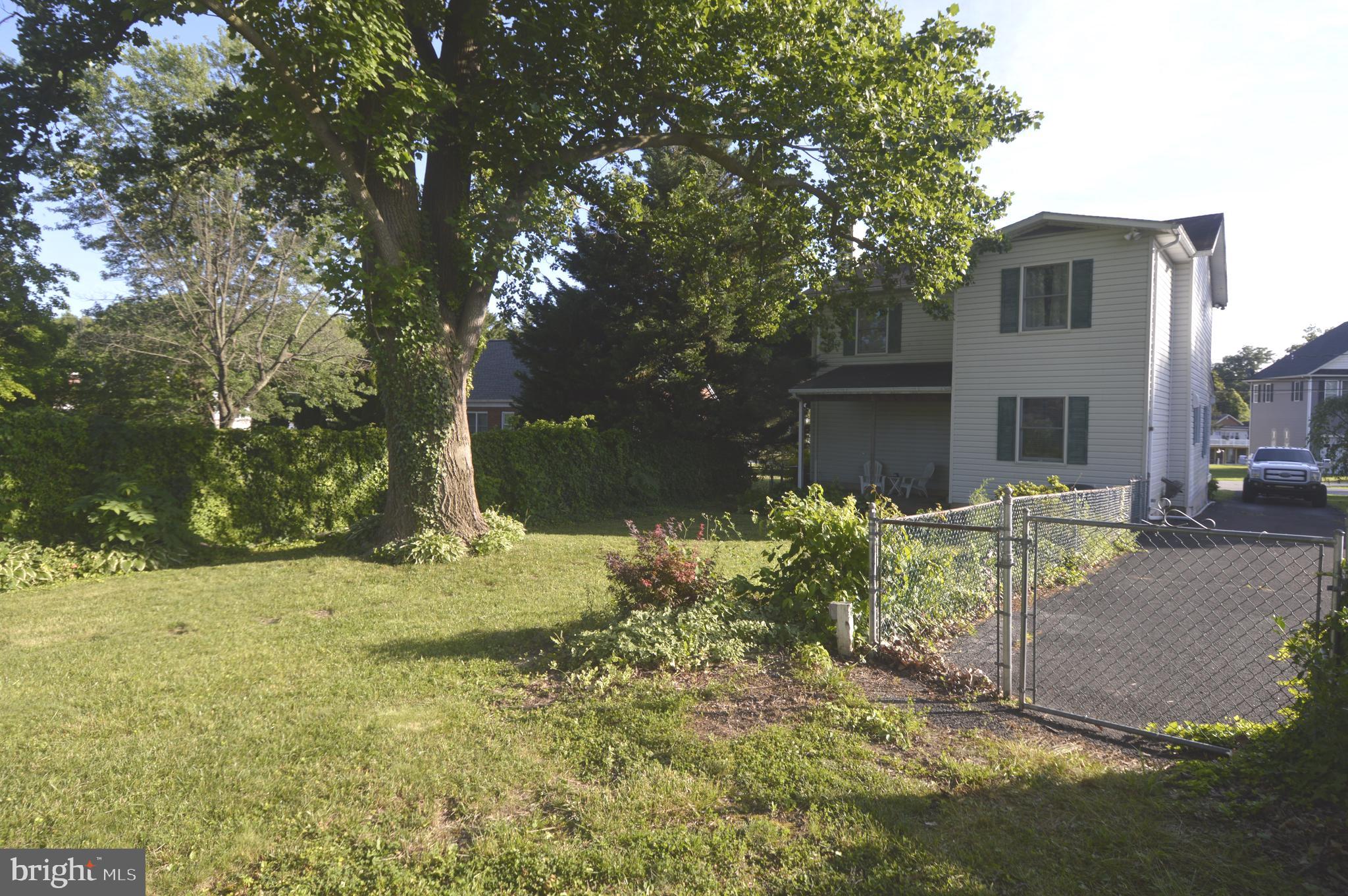 BAUERNSCHMIDT MANOR - Residential