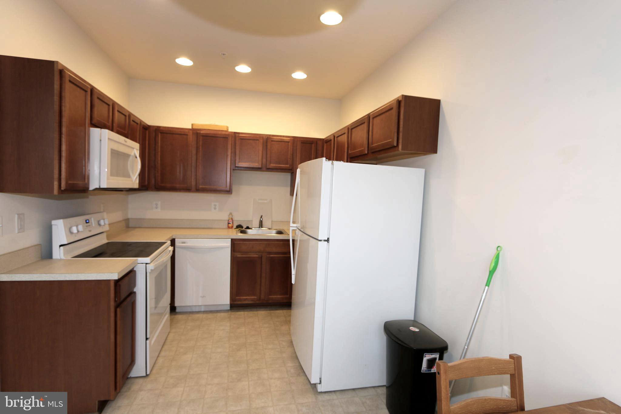 VILLAGES OF URBANA - Residential Lease