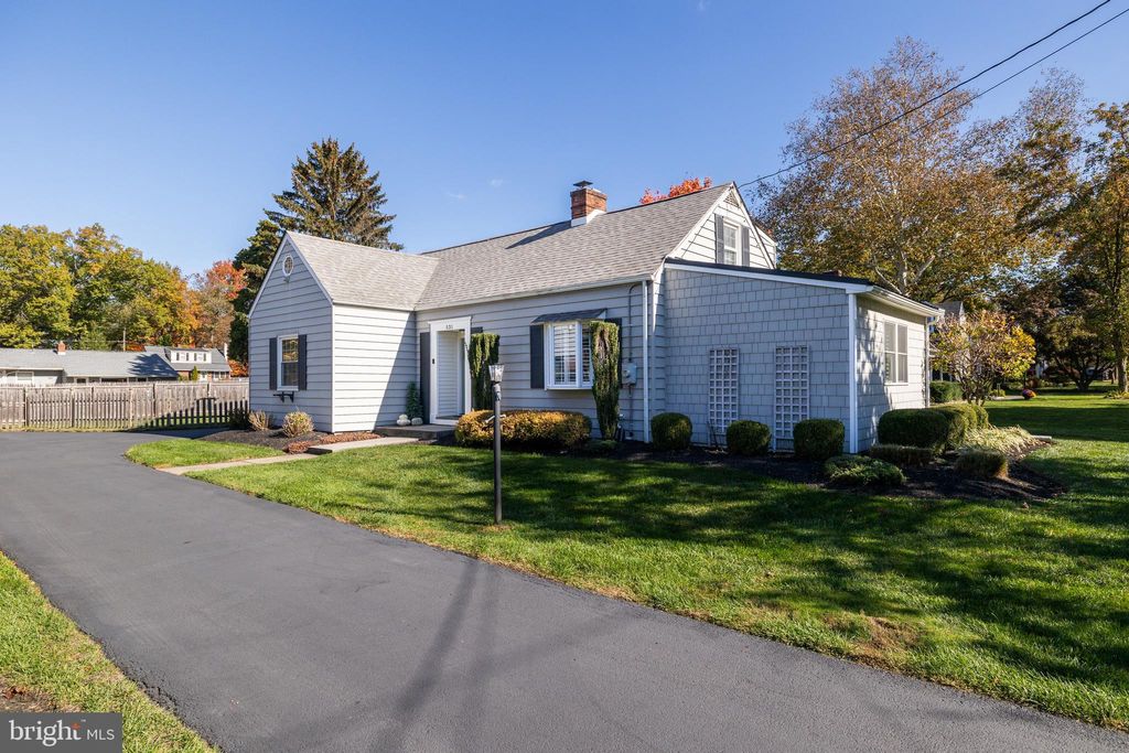 Photo of 531 Covington Terrace, MOORESTOWN, NJ 08057 (MLS # NJBL2098424)
