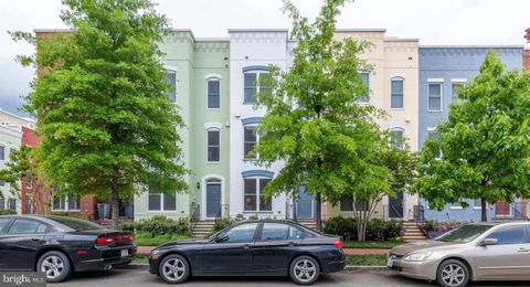 Photo of 330 L Street SE, WASHINGTON, DC 20003 (MLS # DCDC2255370)