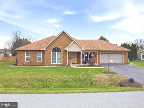 Photo of 112 Plantation Drive, HAGERSTOWN, MD 21740 (MLS # MDWA2035356)