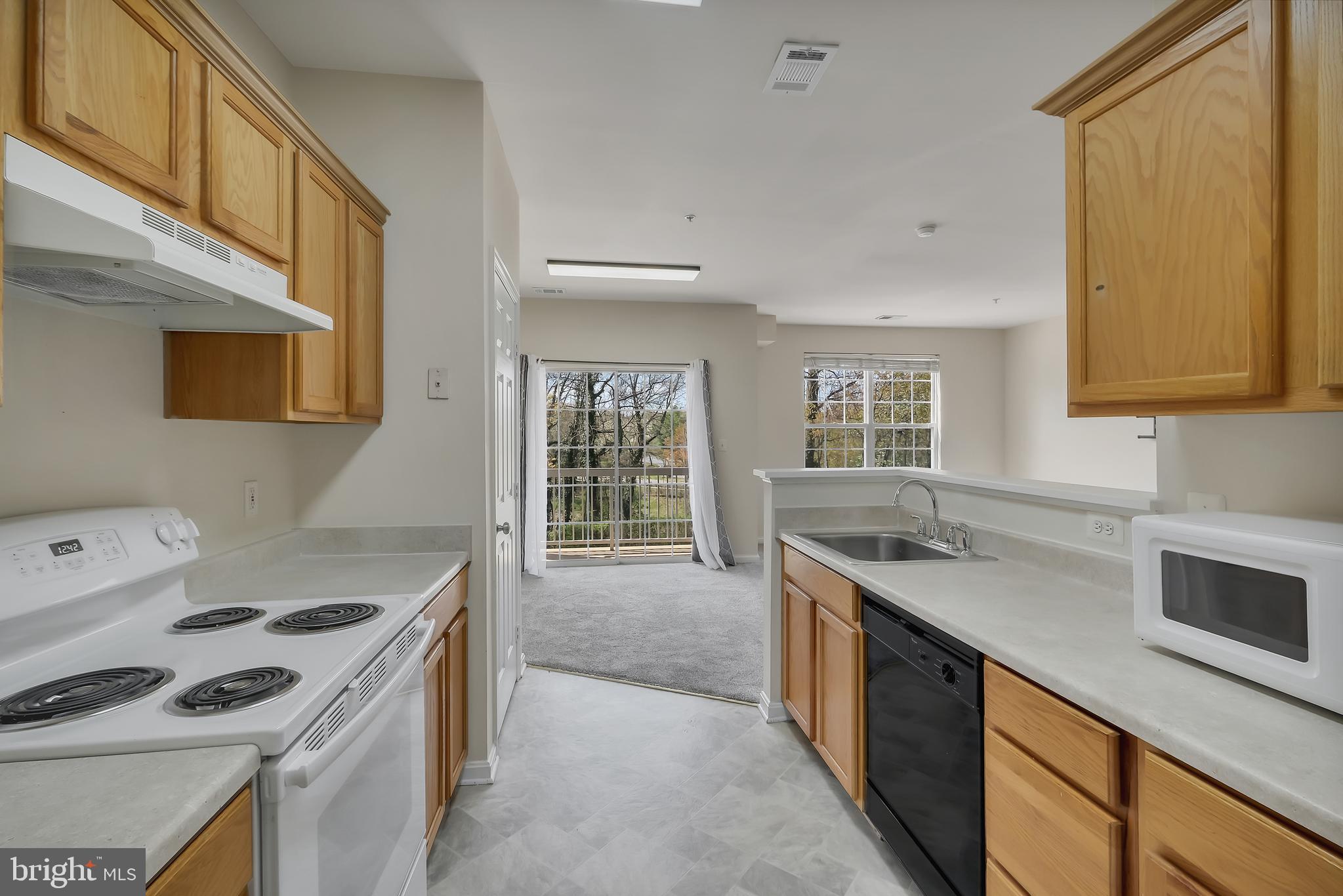 HAMPSHIRE HALL CONDO - Residential