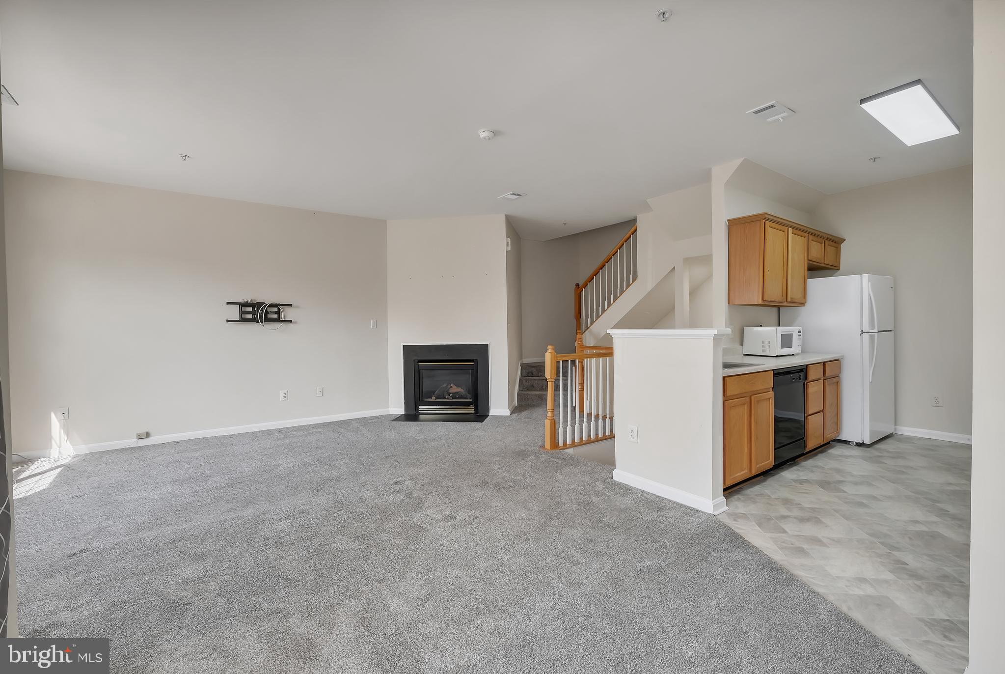 HAMPSHIRE HALL CONDO - Residential