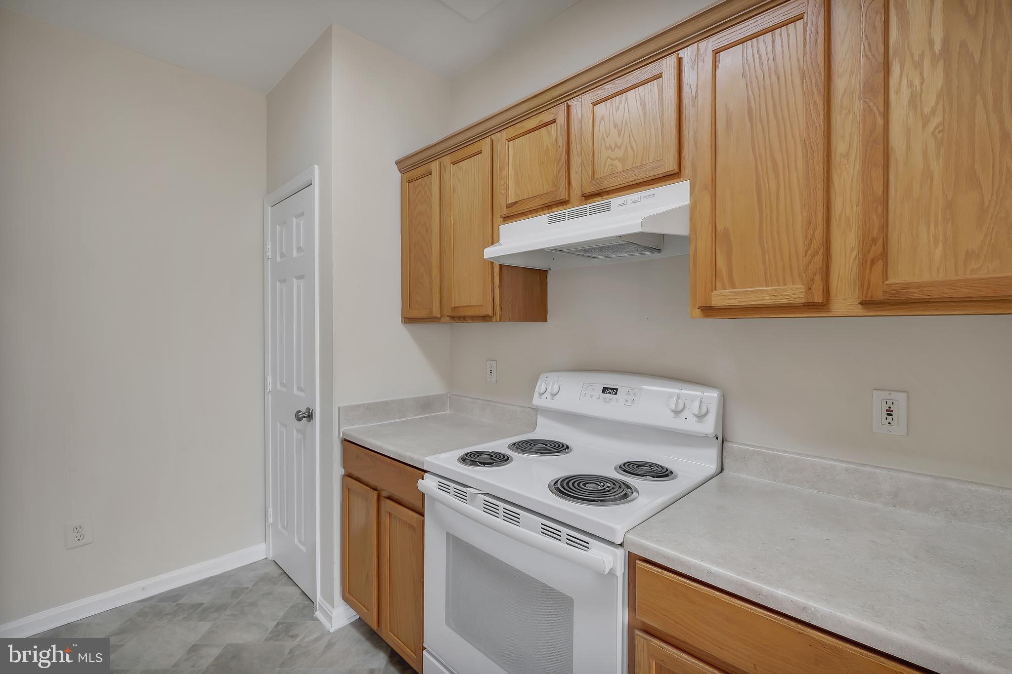 HAMPSHIRE HALL CONDO - Residential