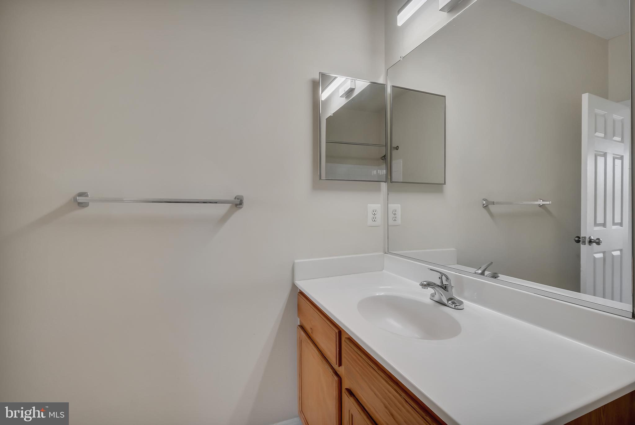 HAMPSHIRE HALL CONDO - Residential