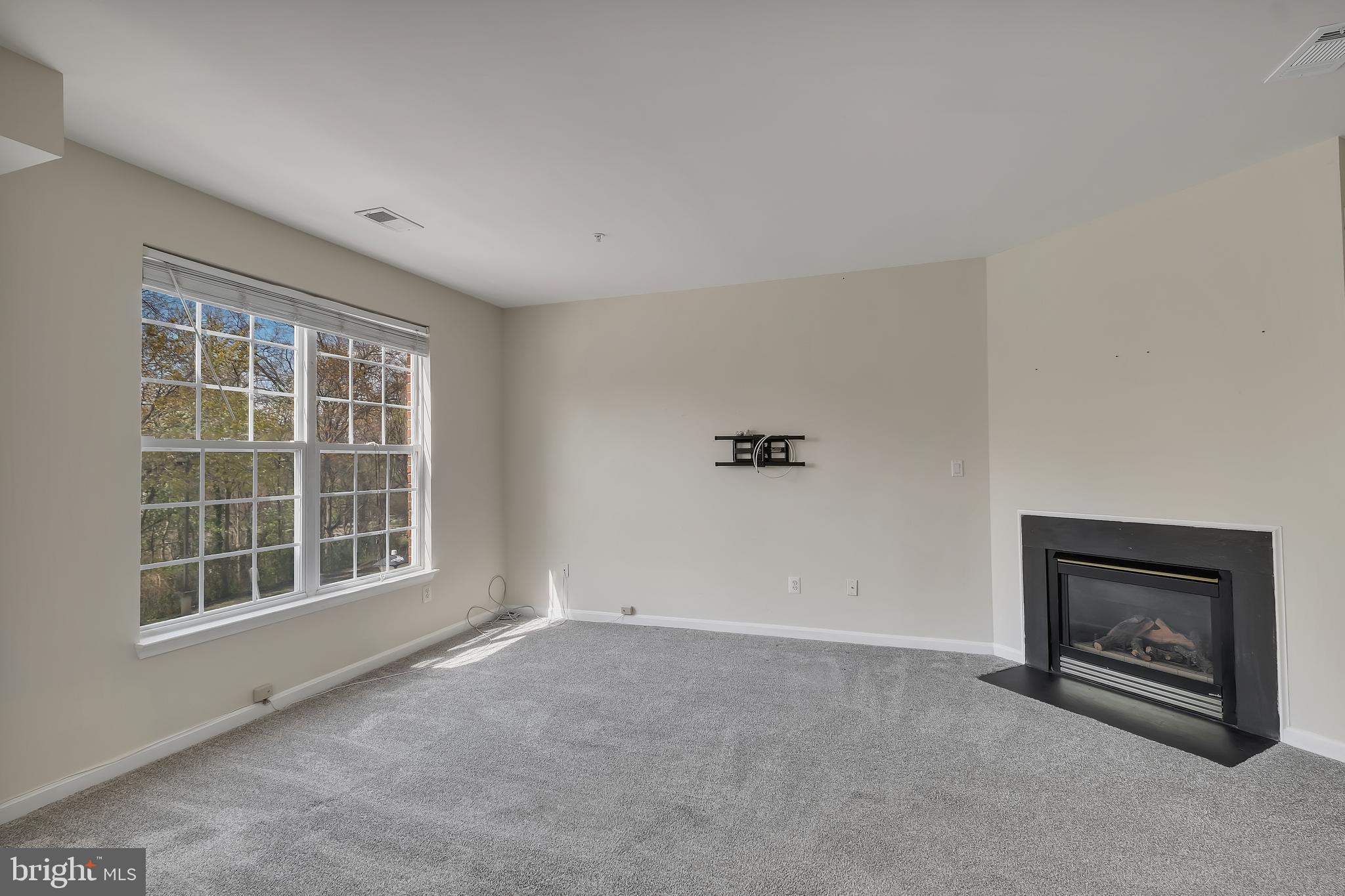 HAMPSHIRE HALL CONDO - Residential