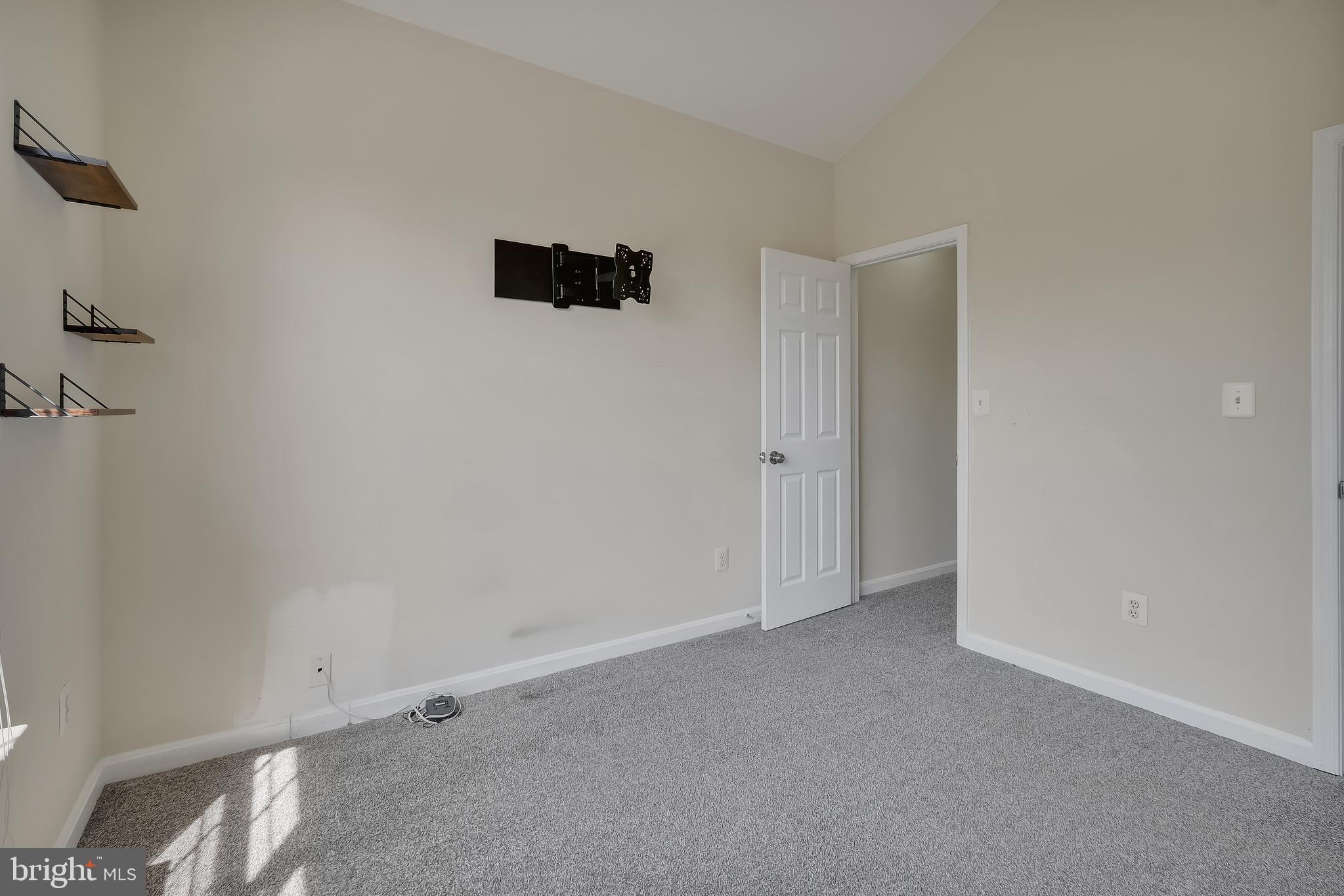 HAMPSHIRE HALL CONDO - Residential