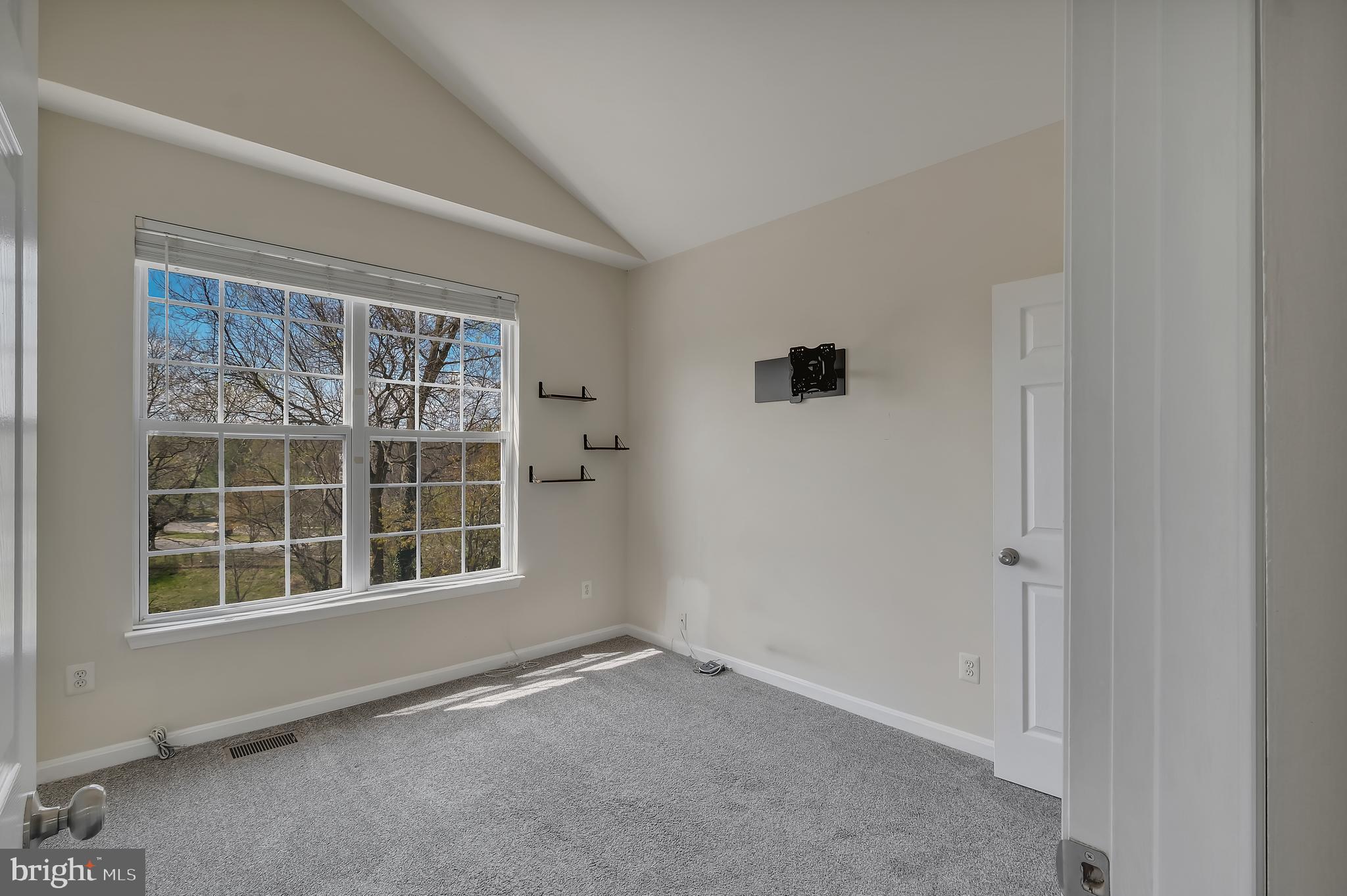 HAMPSHIRE HALL CONDO - Residential