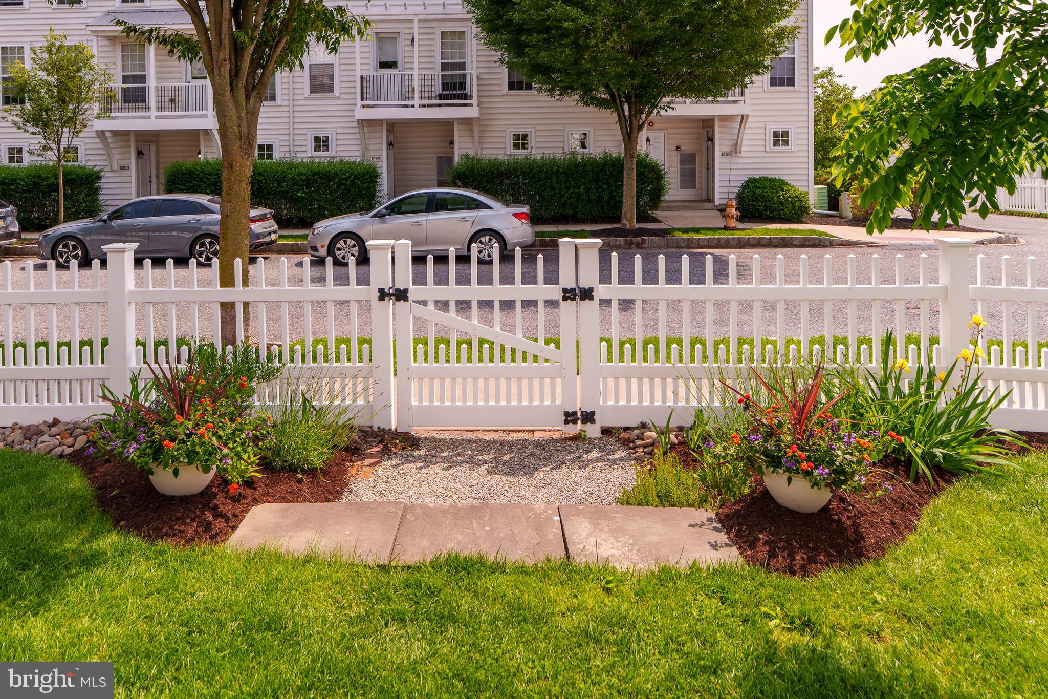 FLORIN HILL - Residential