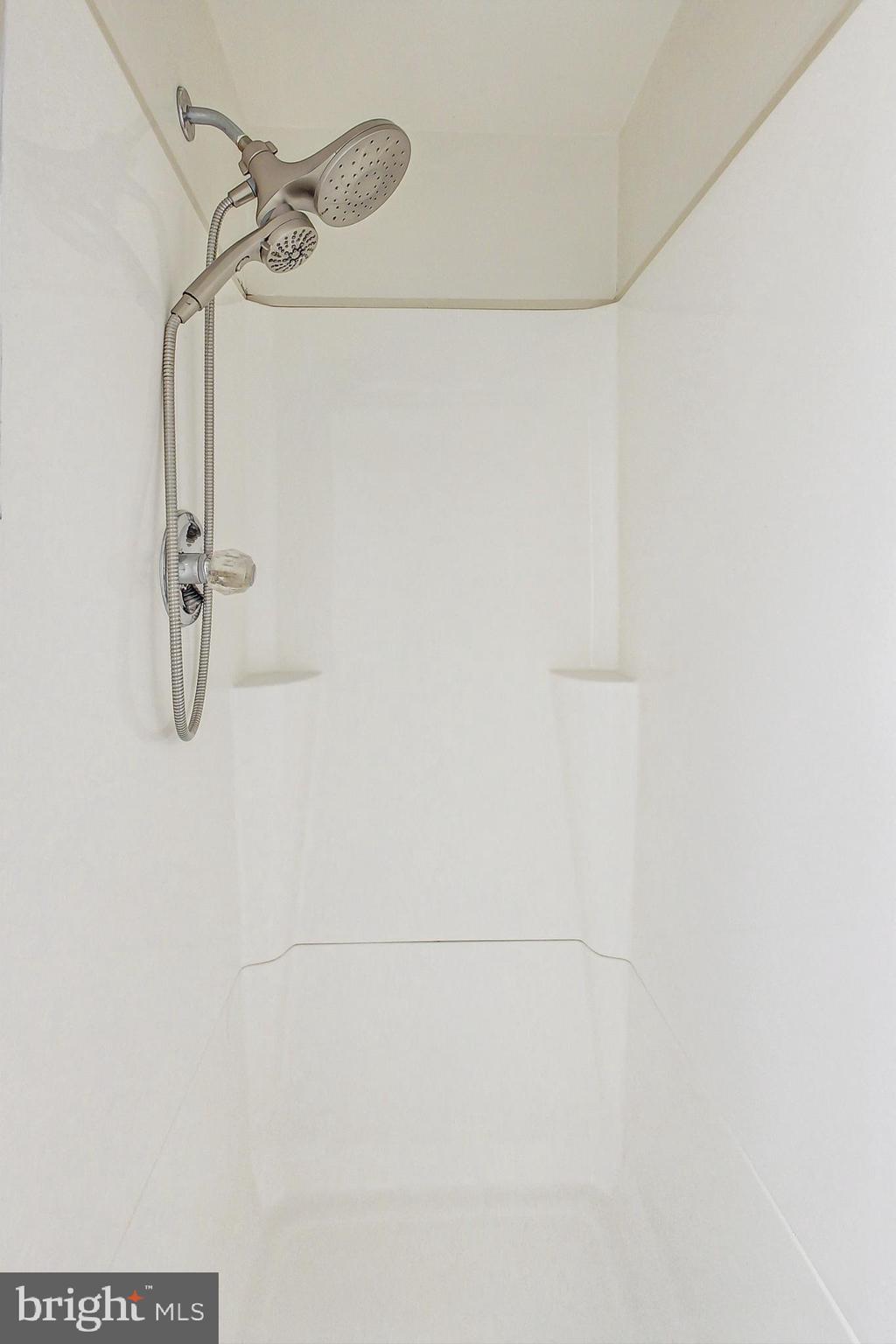 CALVERTON - Residential