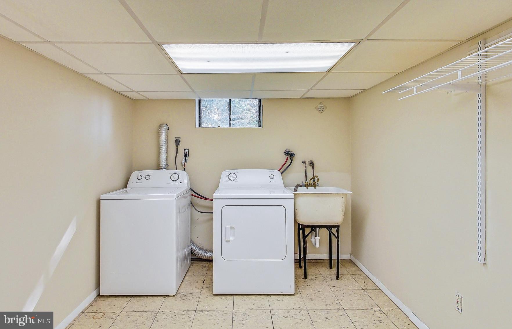 CALVERTON - Residential