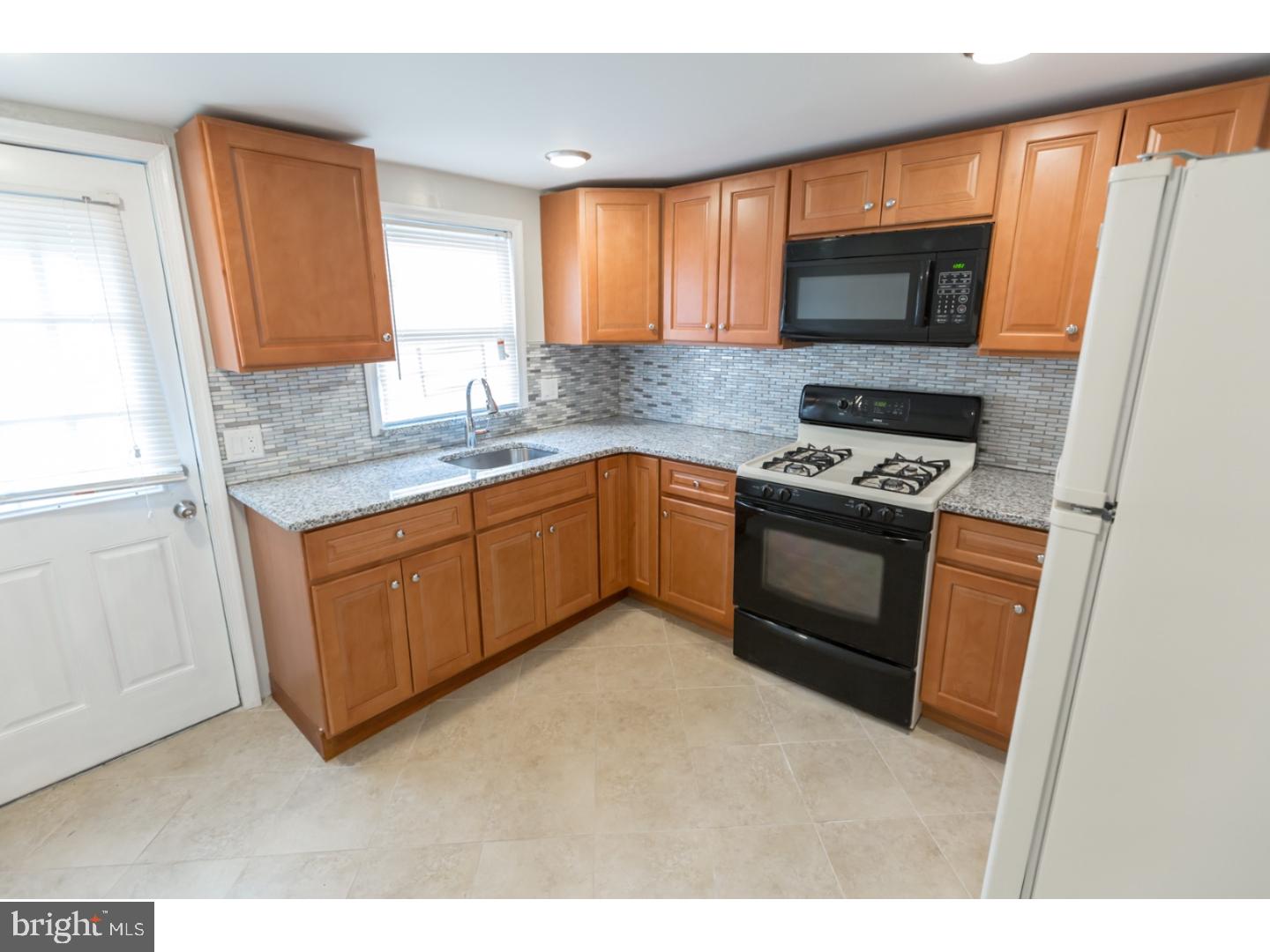 PORT RICHMOND - Residential Lease