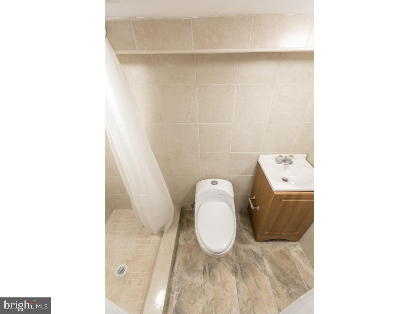 PORT RICHMOND - Residential Lease