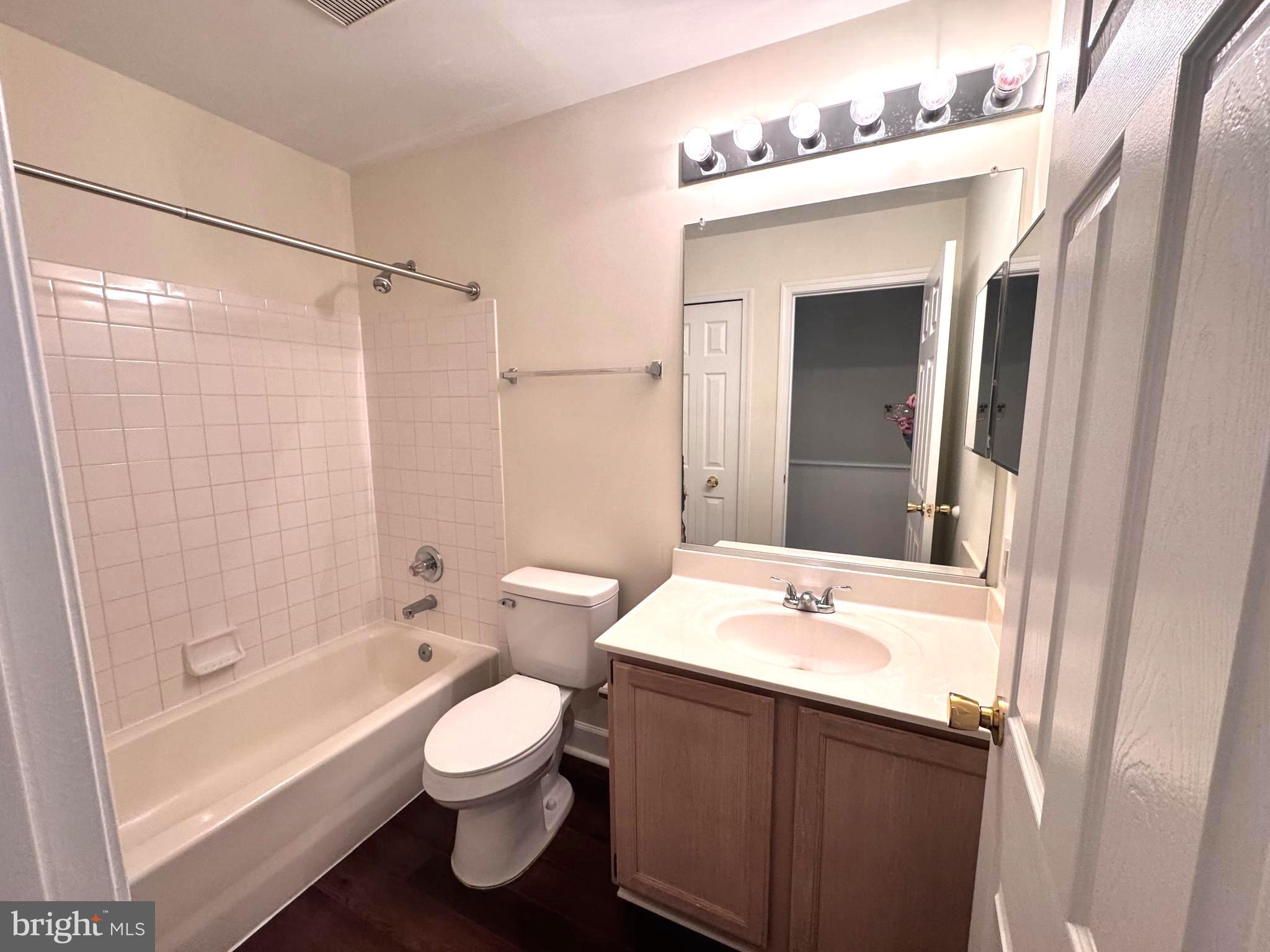 PINEY ORCHARD - Residential Lease