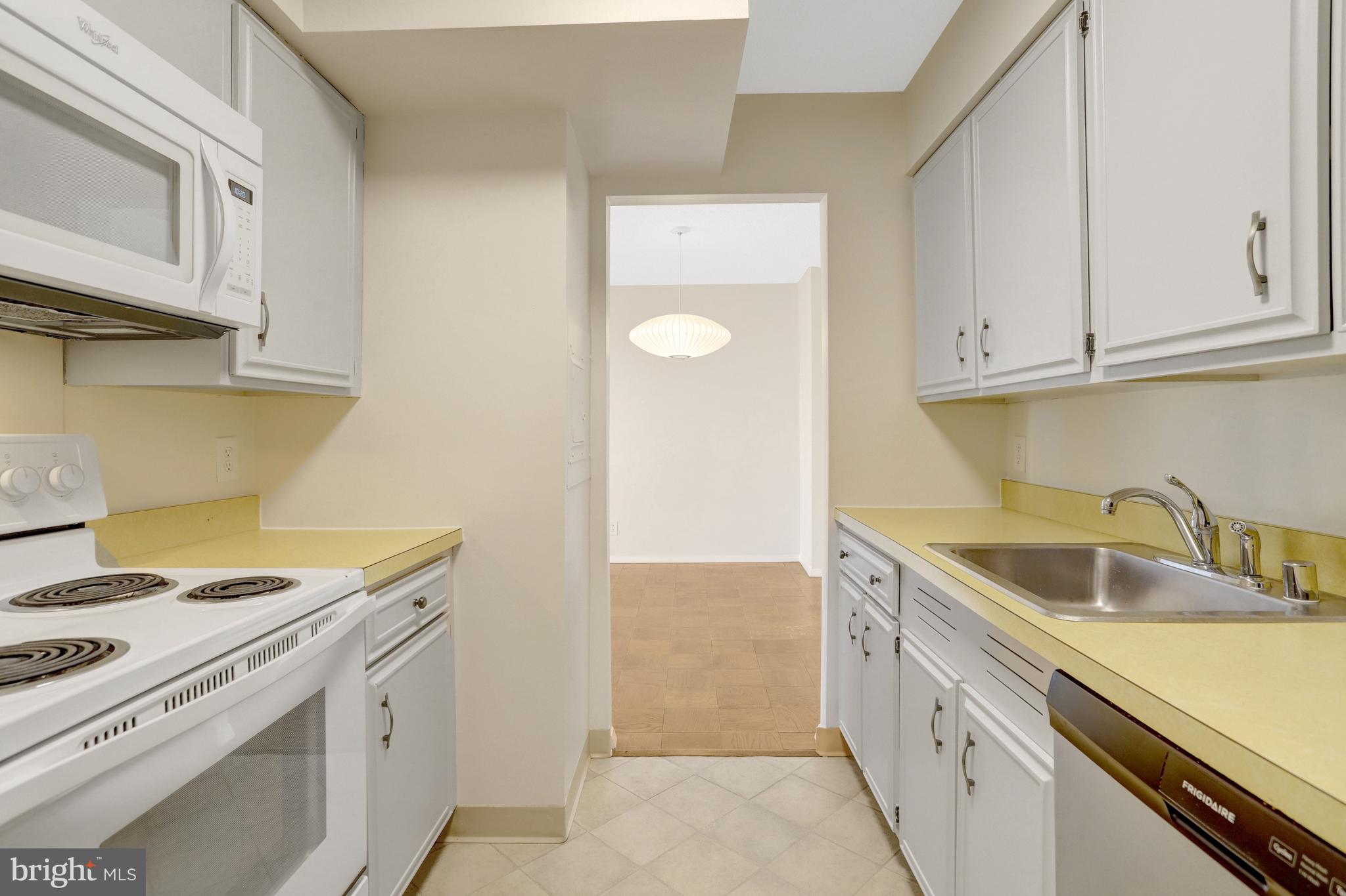 3800 FAIRFAX DRIVE 1607