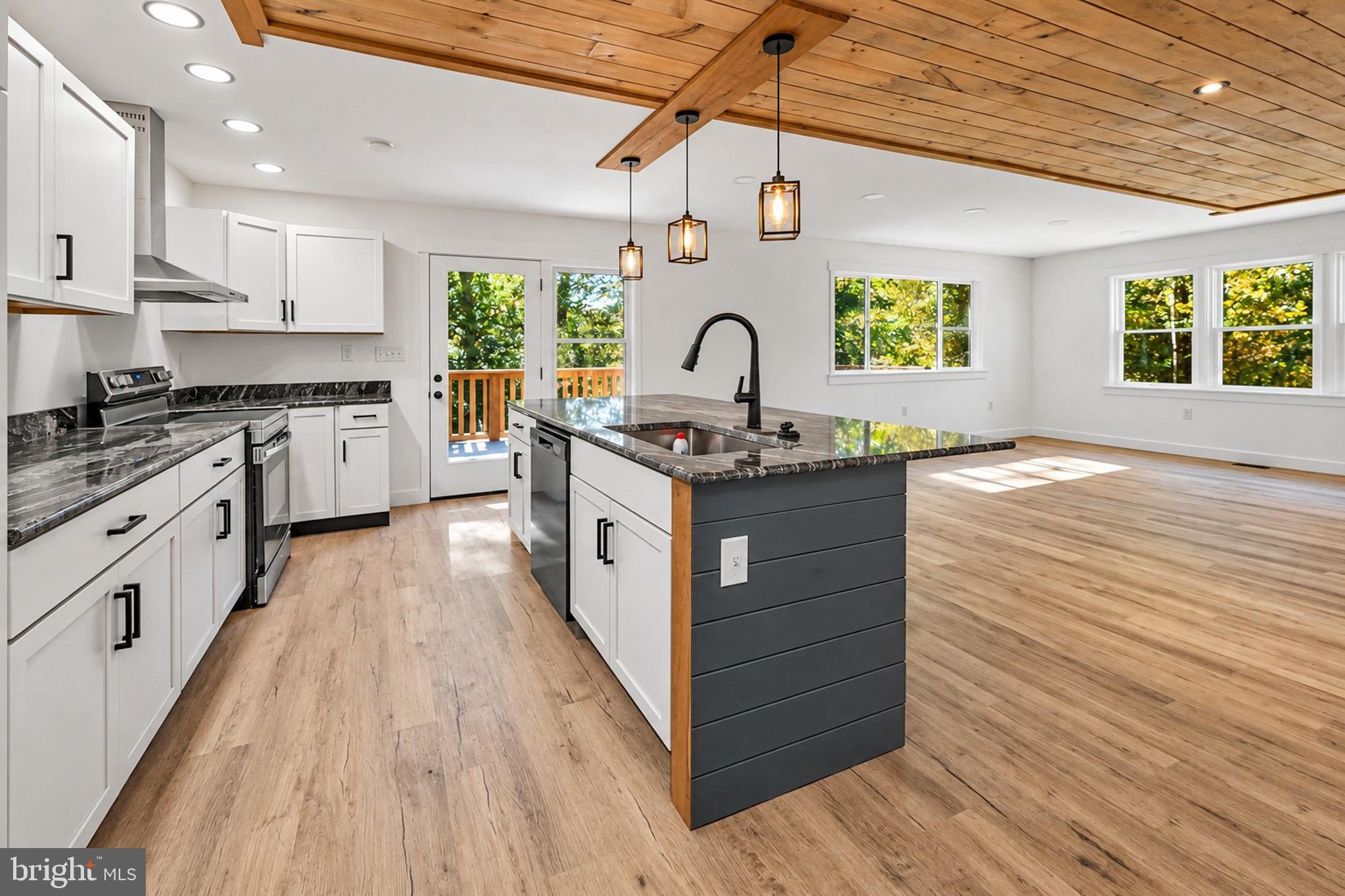 3496 OLD MORGANTOWN ROAD W