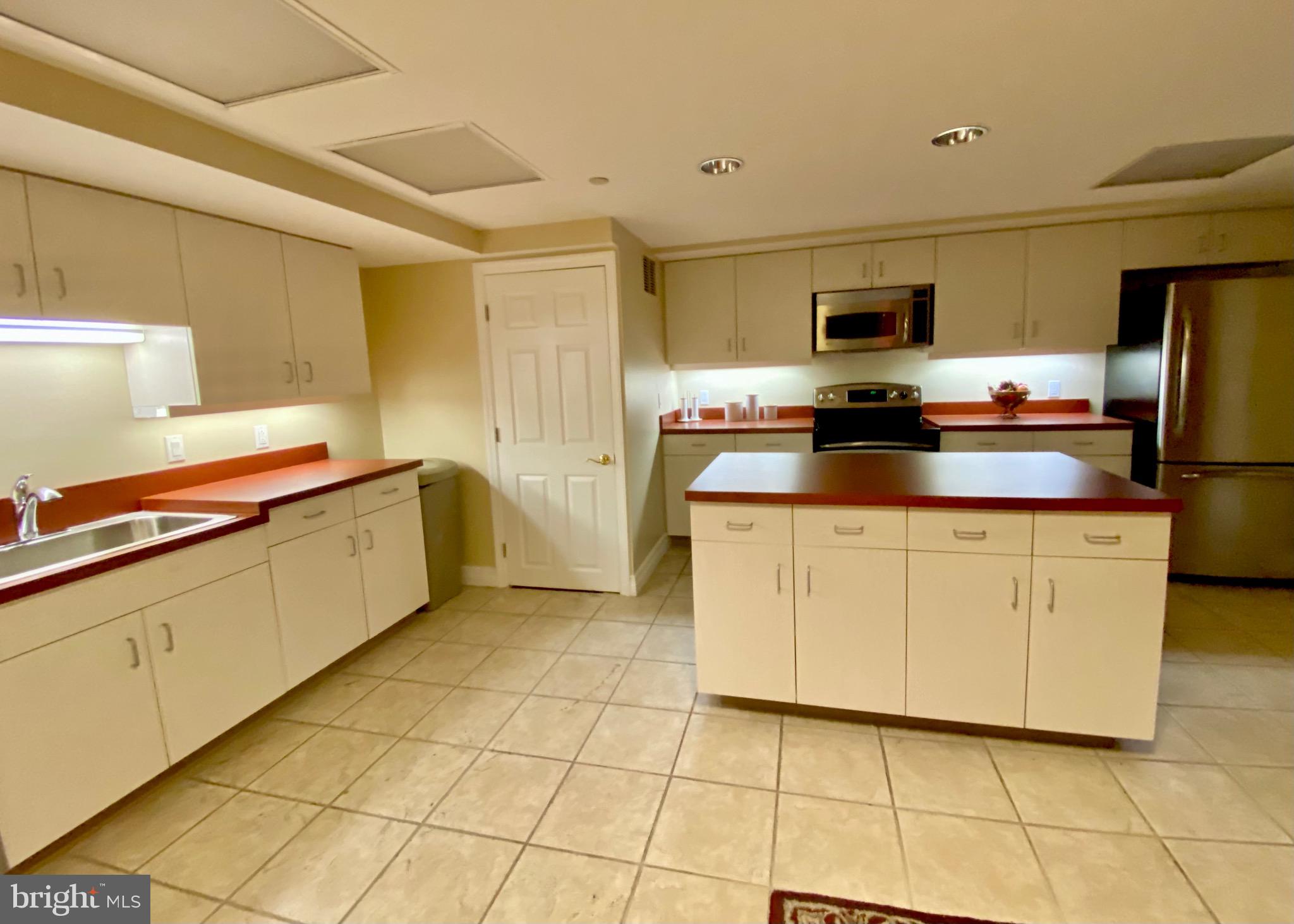 LOGAN SQUARE - Residential Lease