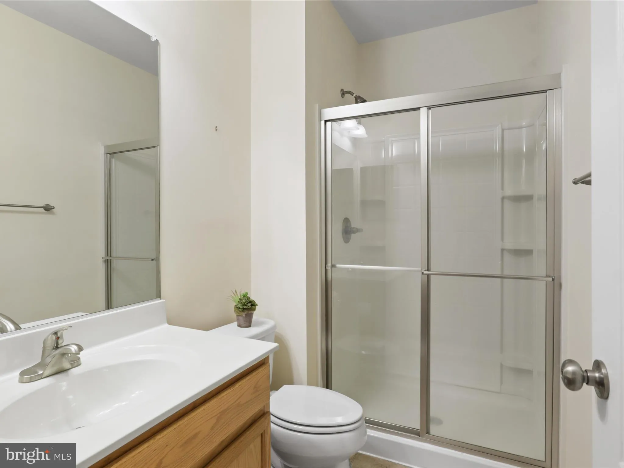 Gainesville, Virginia 20155, United States, 4 Bedrooms Bedrooms, ,4 BathroomsBathrooms,Residential,Pending,123206