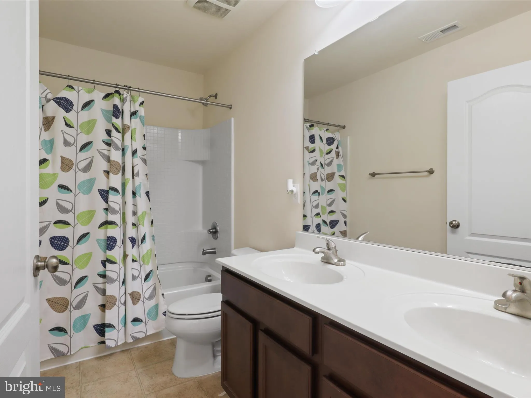 Gainesville, Virginia 20155, United States, 4 Bedrooms Bedrooms, ,4 BathroomsBathrooms,Residential,Pending,123206